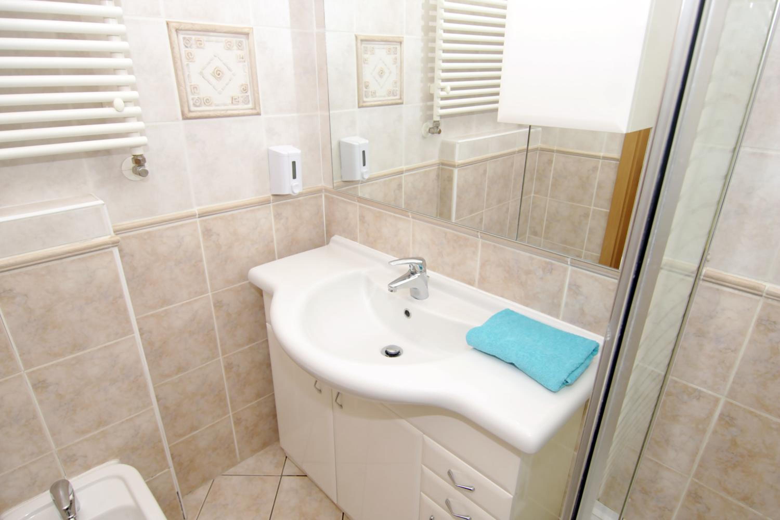 Superior Two-Bedroom Apartment thumbnail 5