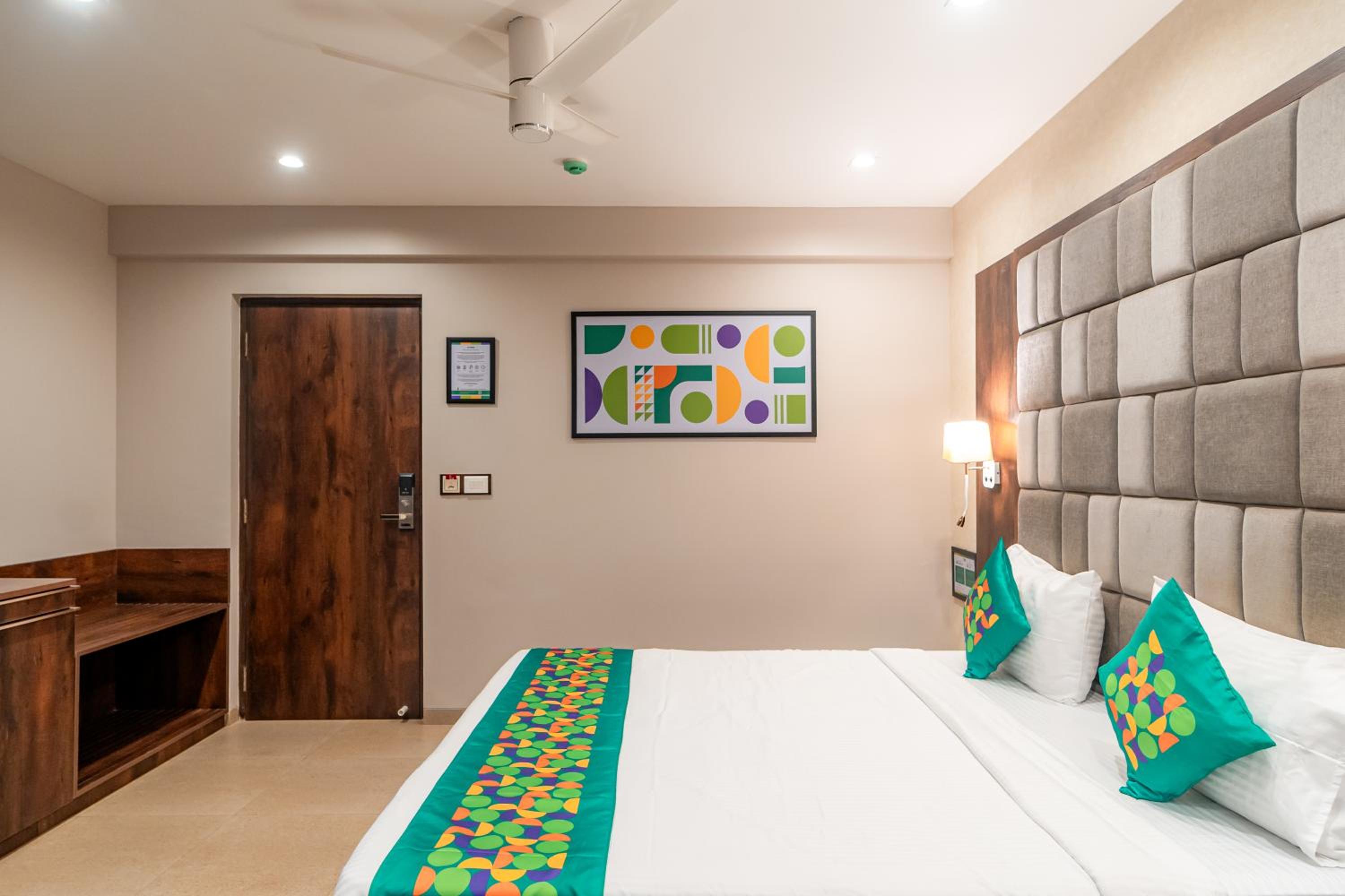 Deluxe Room - Photo 6