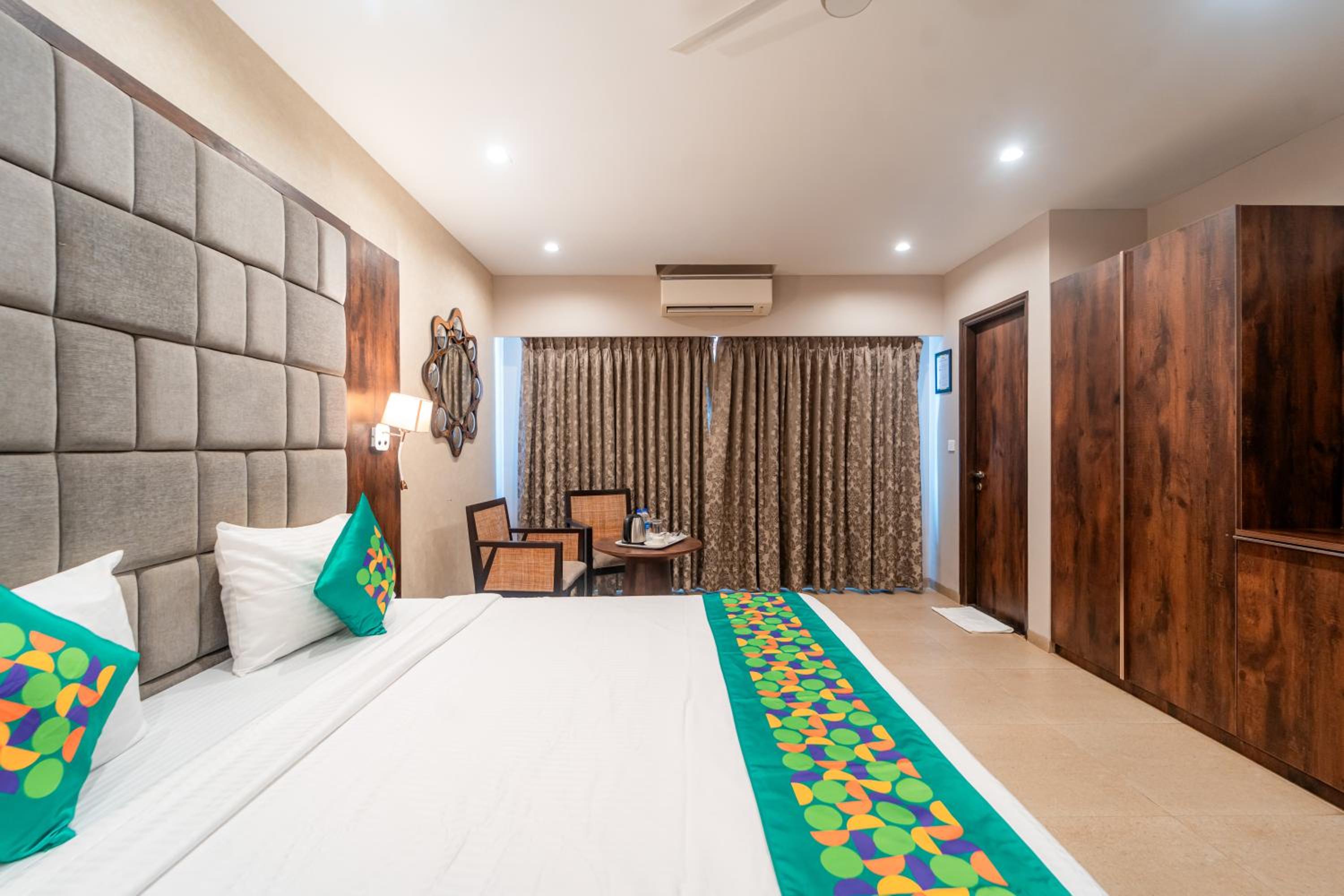 Deluxe Room - Photo 5
