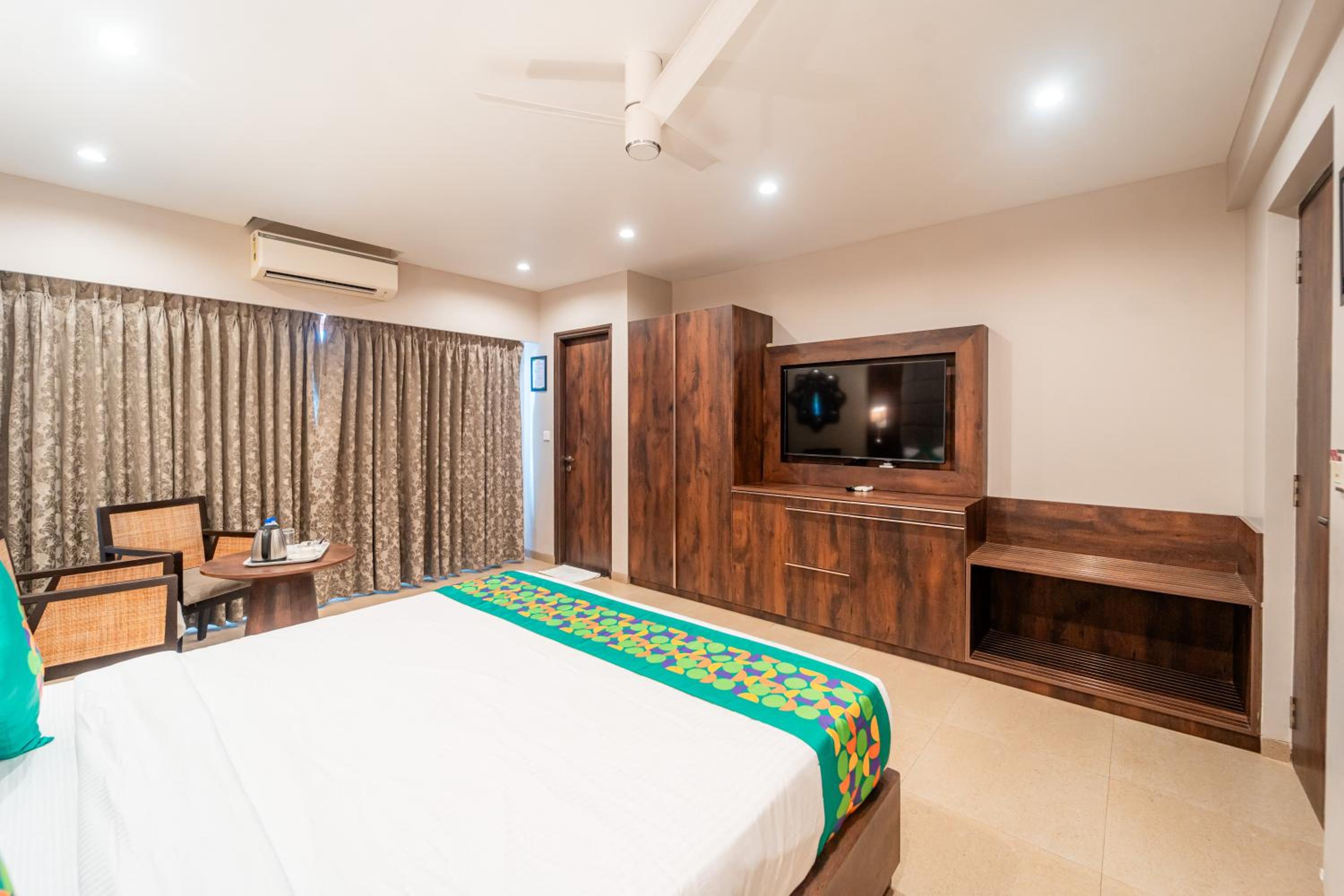 Deluxe Room - Photo 8