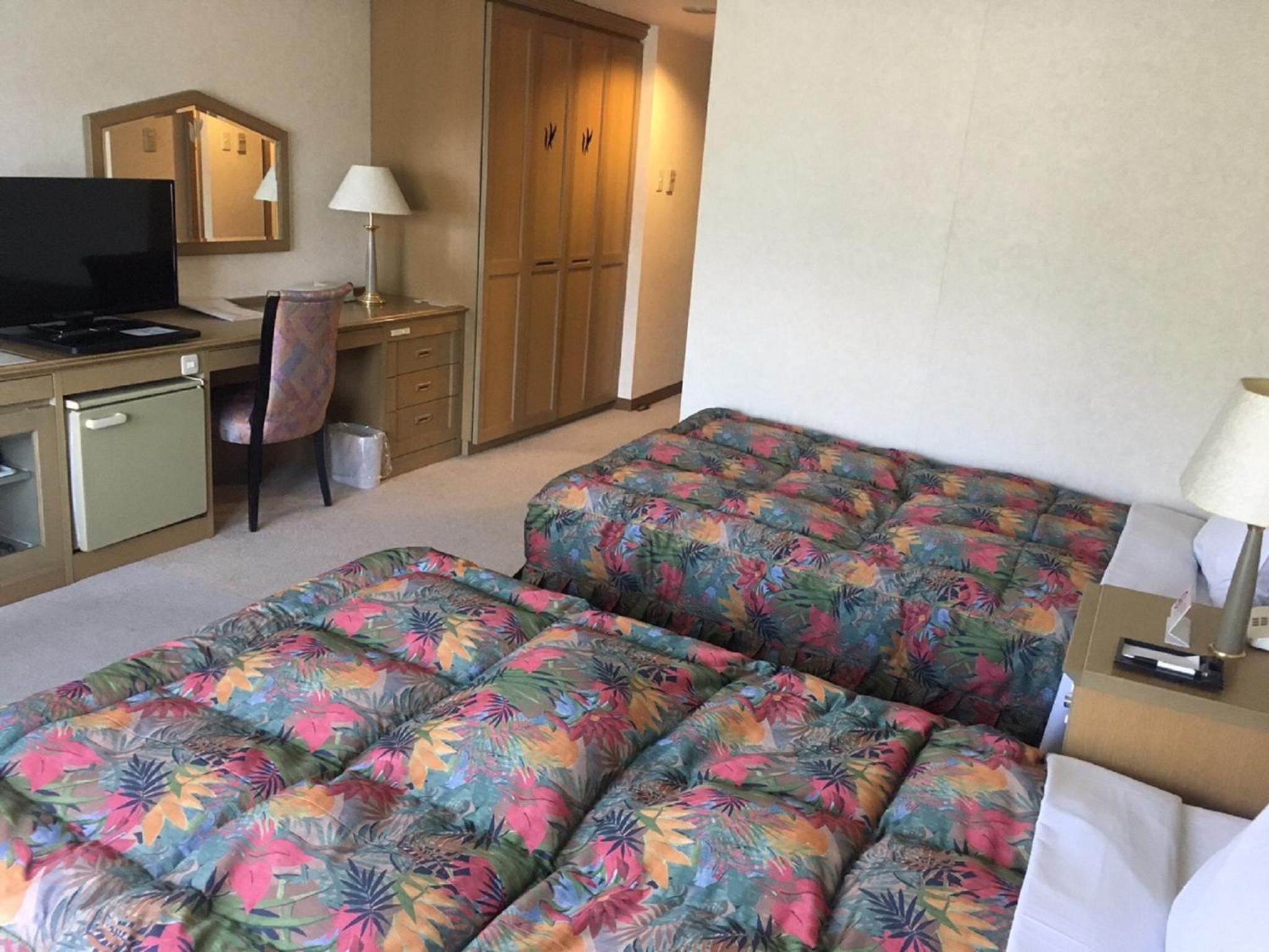 Twin Room - Smoking photo 3
