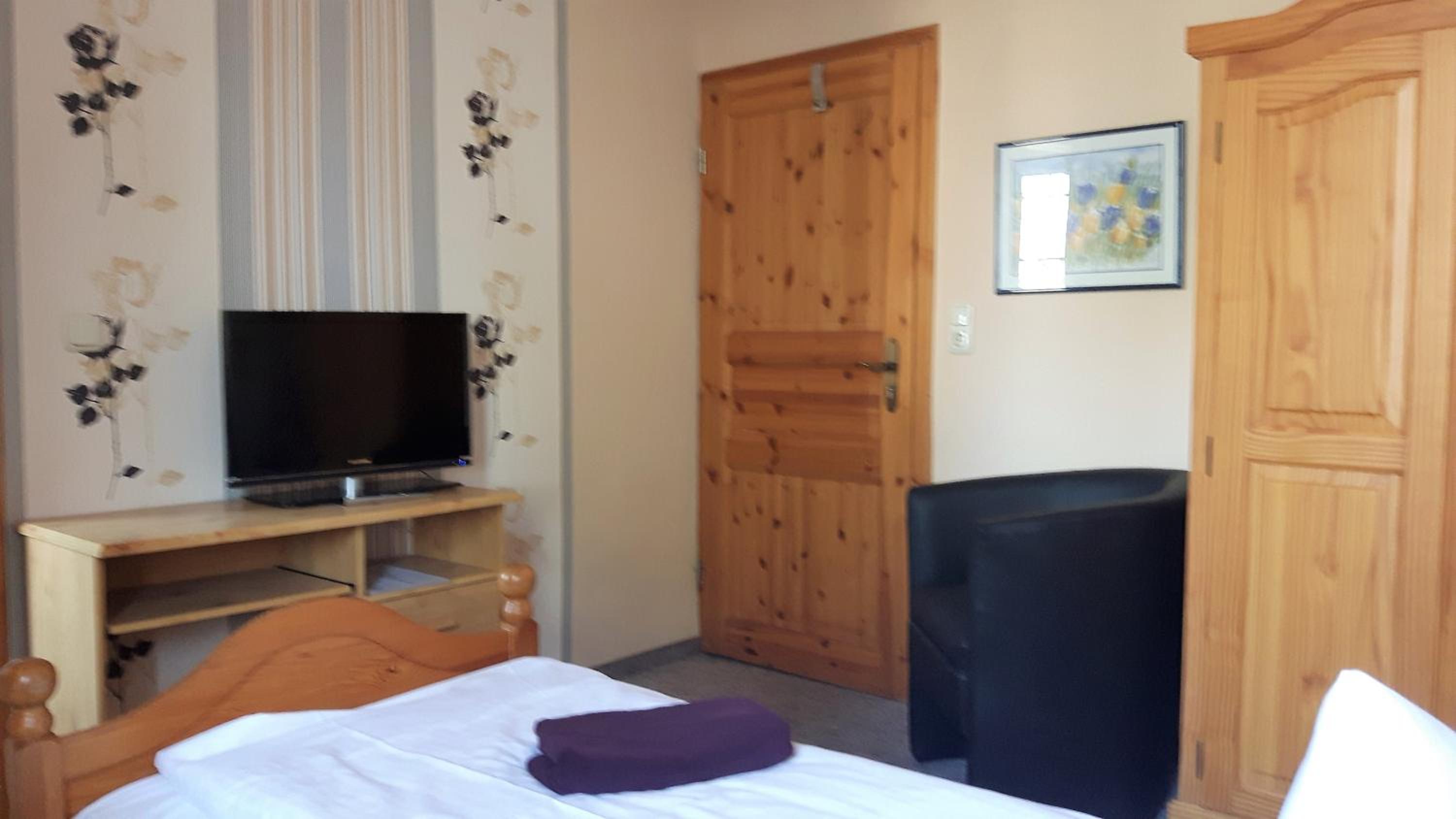 Single Room with Bathroom photo 2