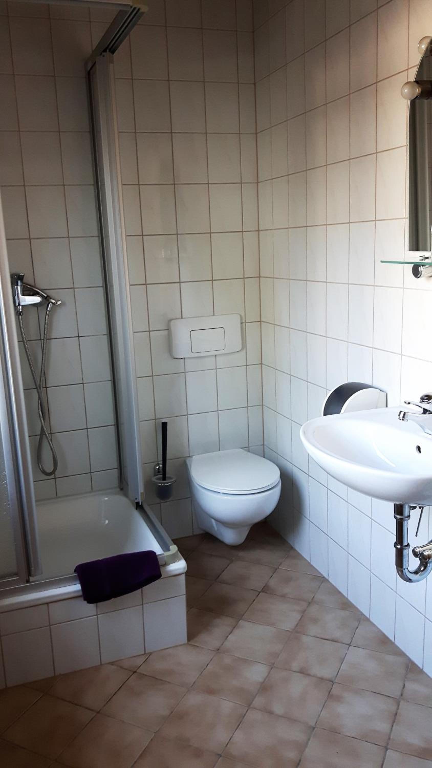 Single Room with Bathroom photo 3
