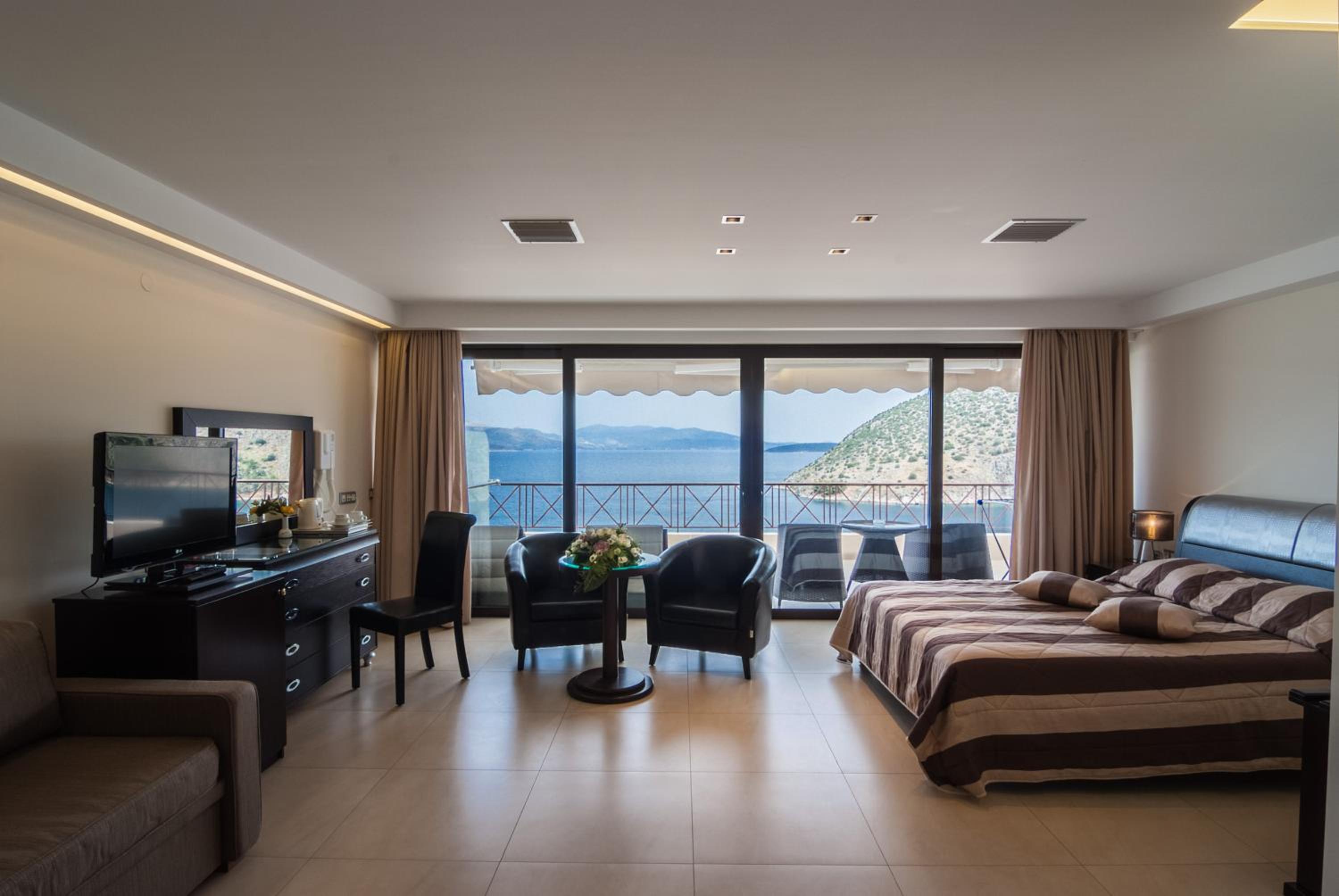 King Suite with Sea View - Photo 6