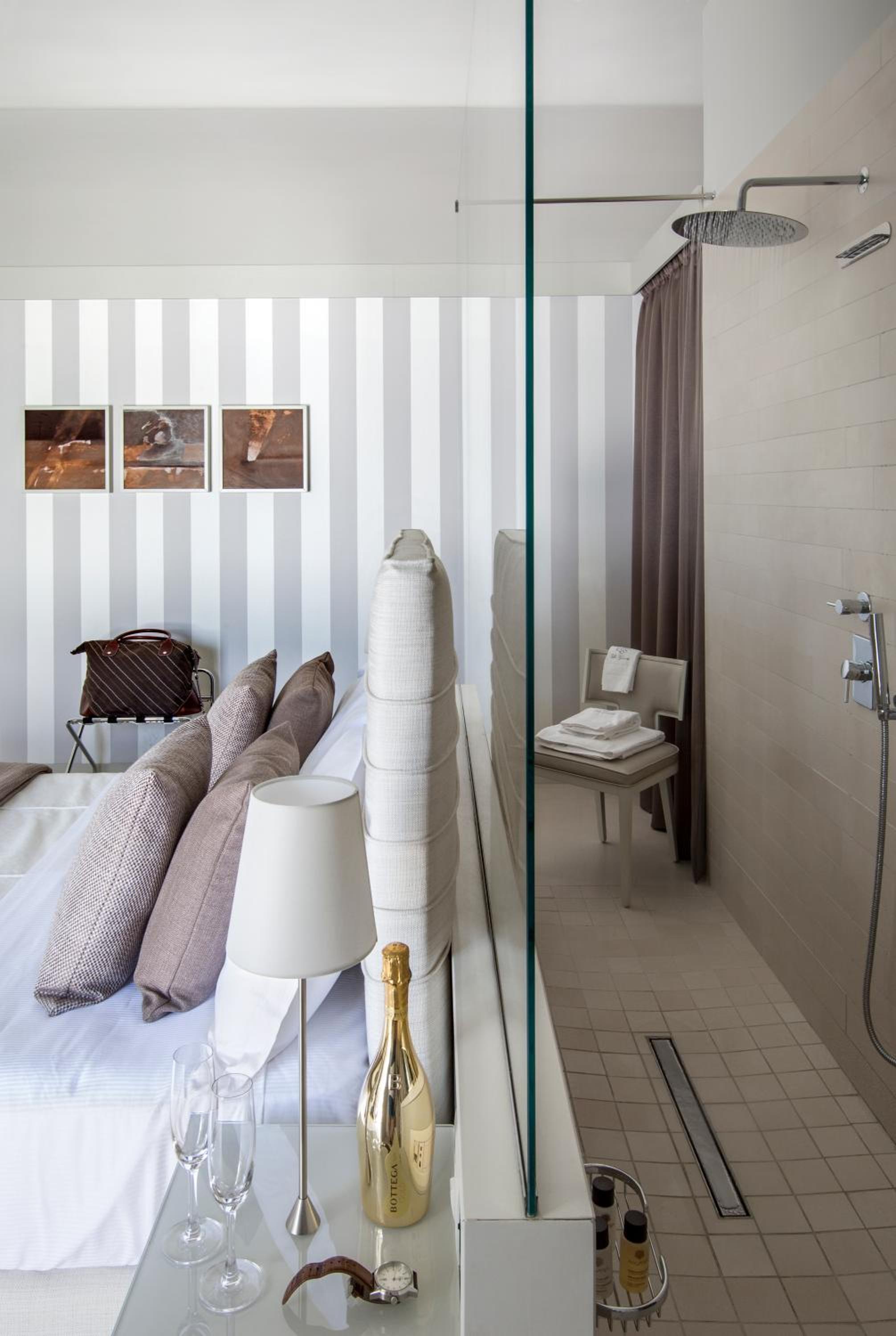 Deluxe Suite - Photo 2