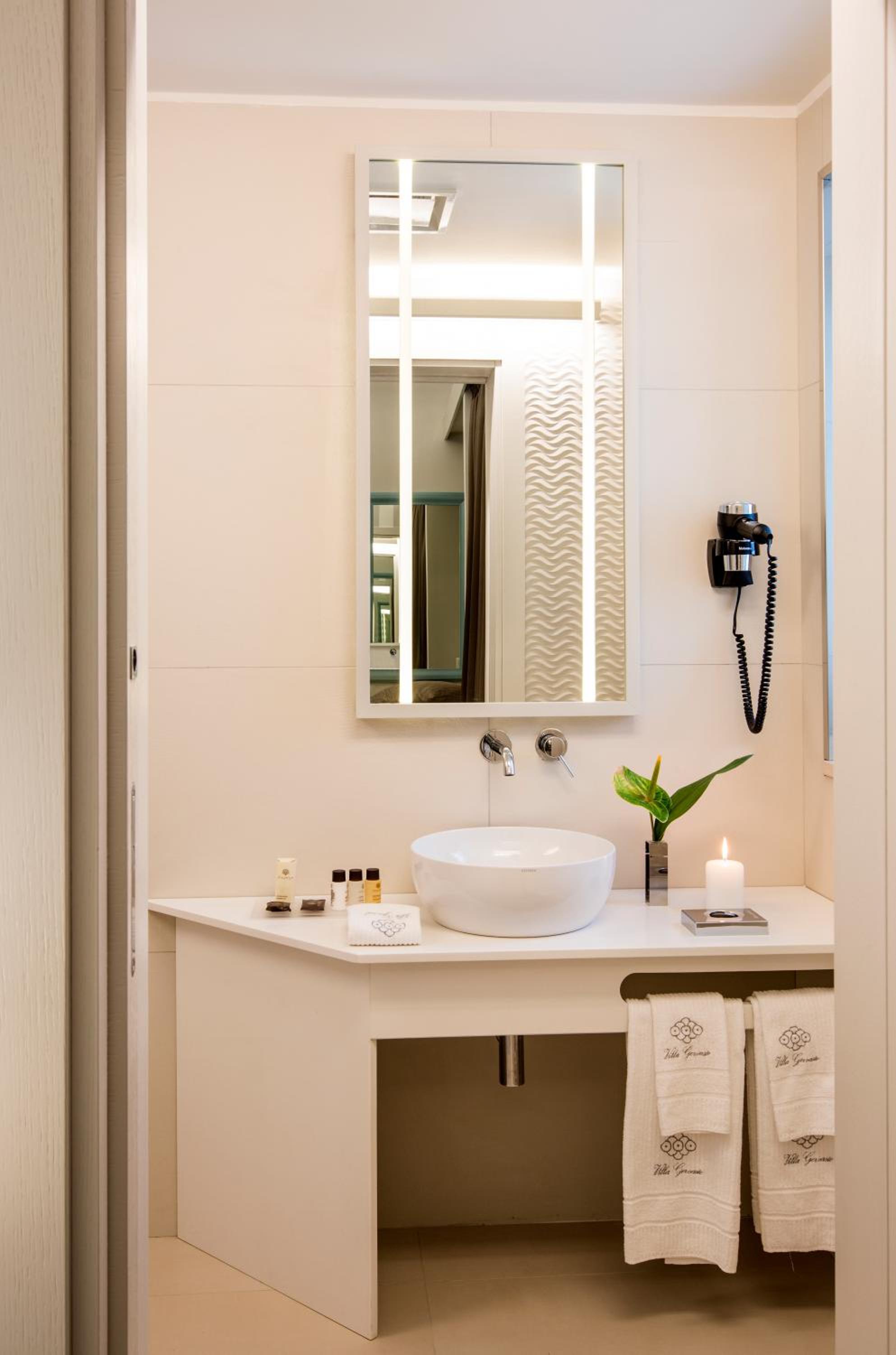 Deluxe Suite - Photo 3