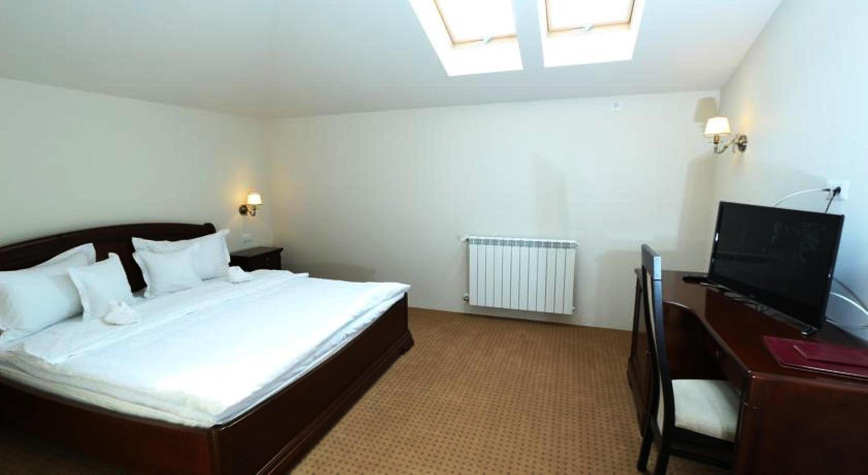 Double Room - Photo 4