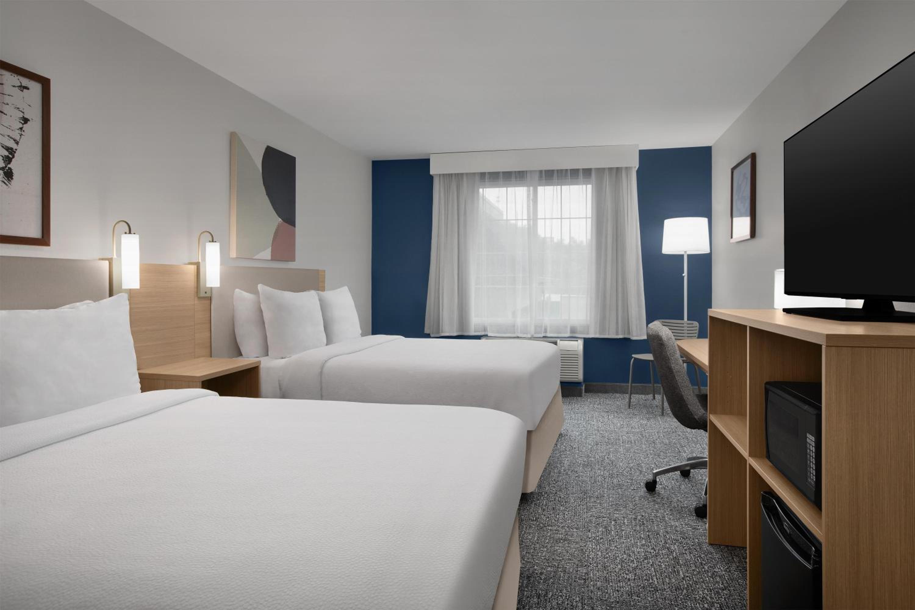 Queen Room with Two Queen Beds - Photo 1