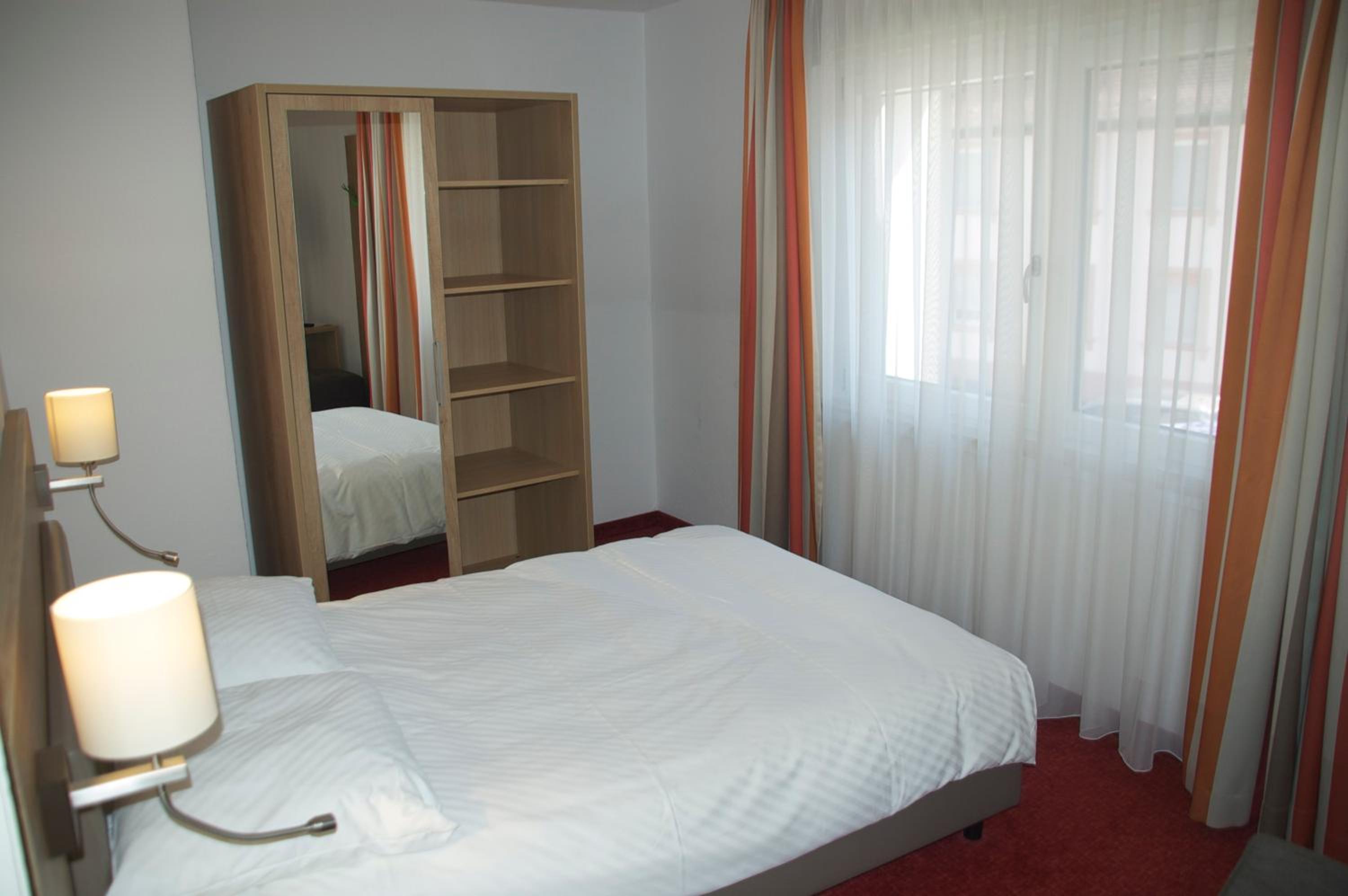 Standard Double or Twin Room - Photo 13