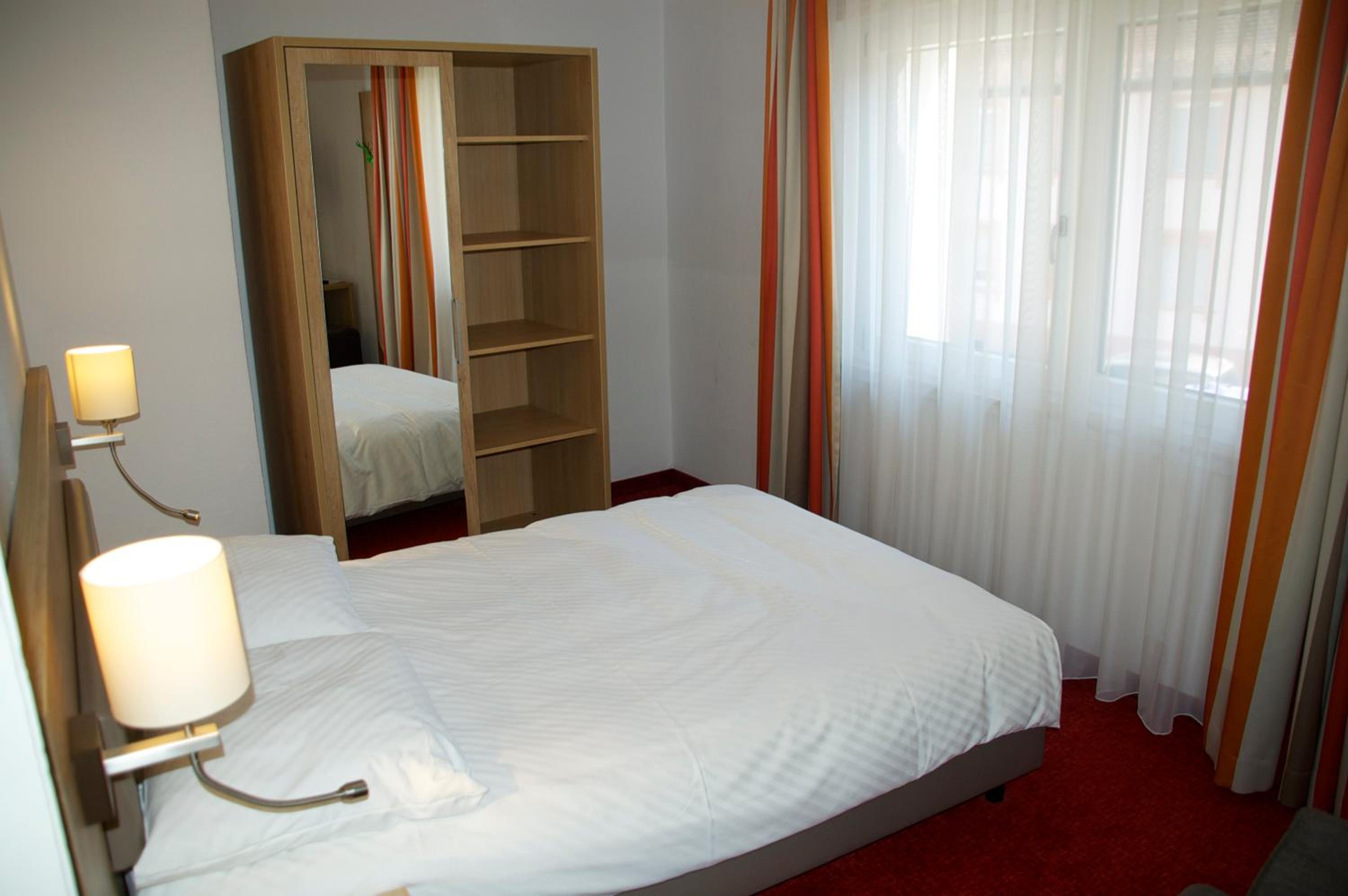 Standard Double or Twin Room - Photo 20