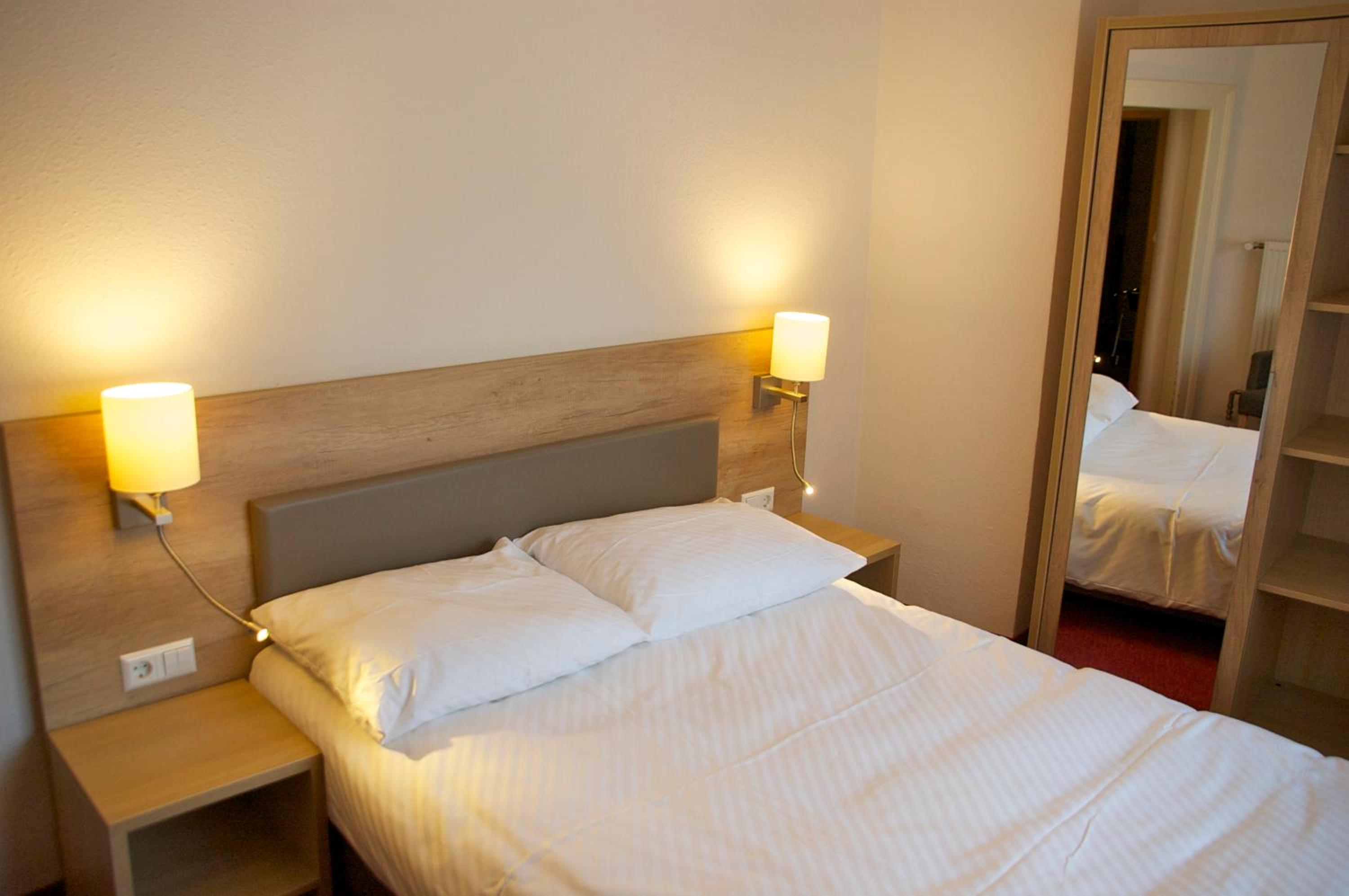 Standard Double or Twin Room - Photo 19