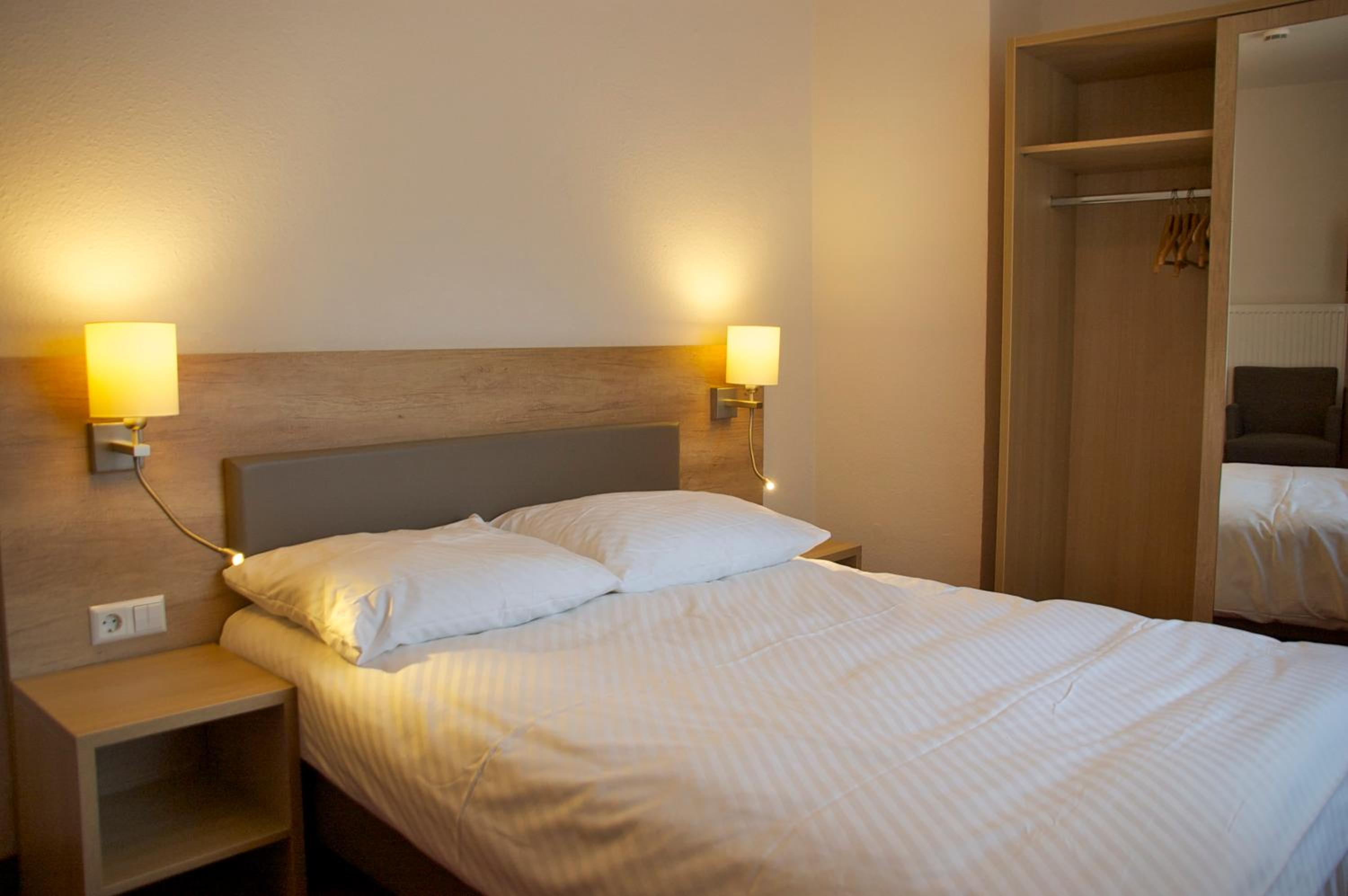 Standard Double or Twin Room - Photo 17