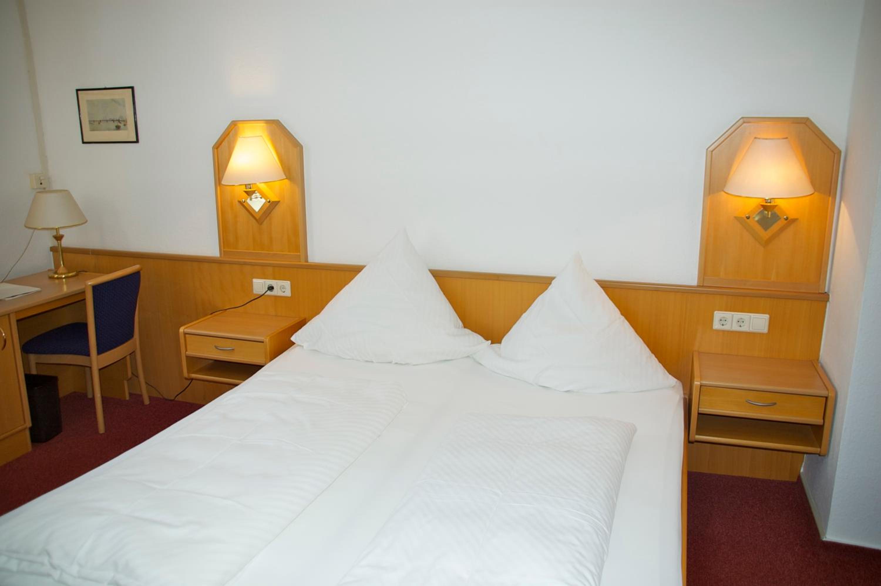 Standard Double or Twin Room - Photo 15