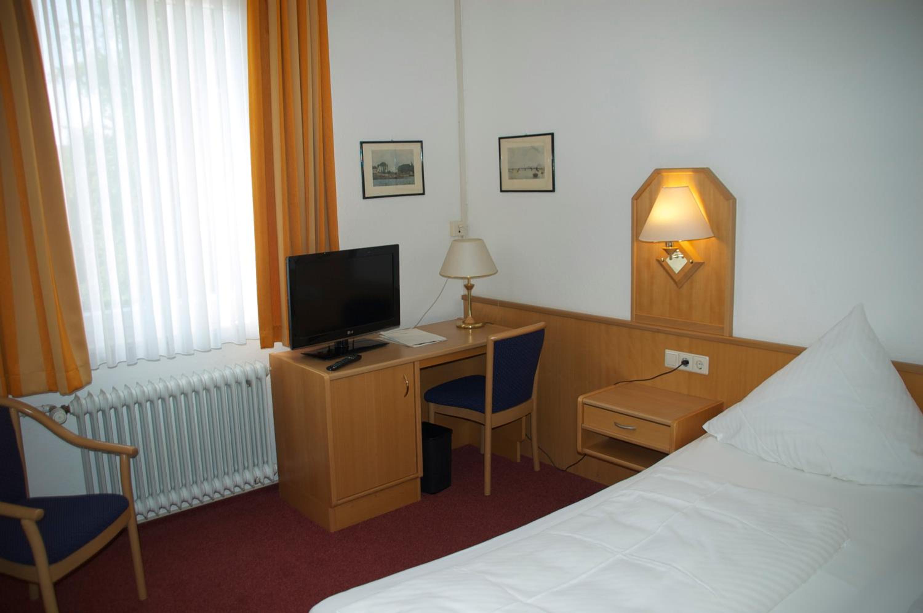 Standard Double or Twin Room - Photo 12