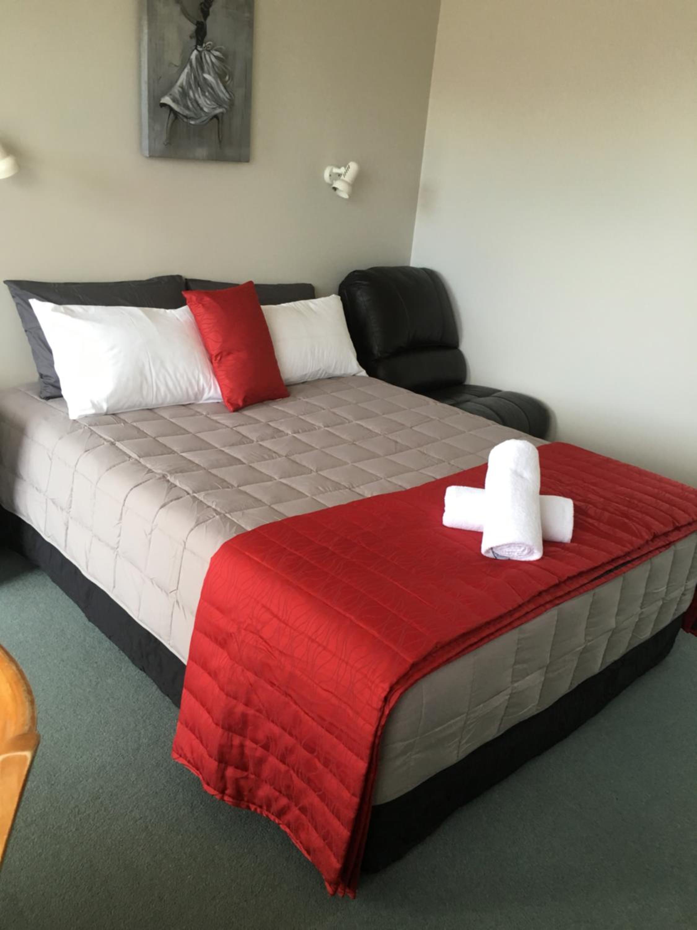 Standard One-Bedroom Apartment (3 adults) - Photo 2