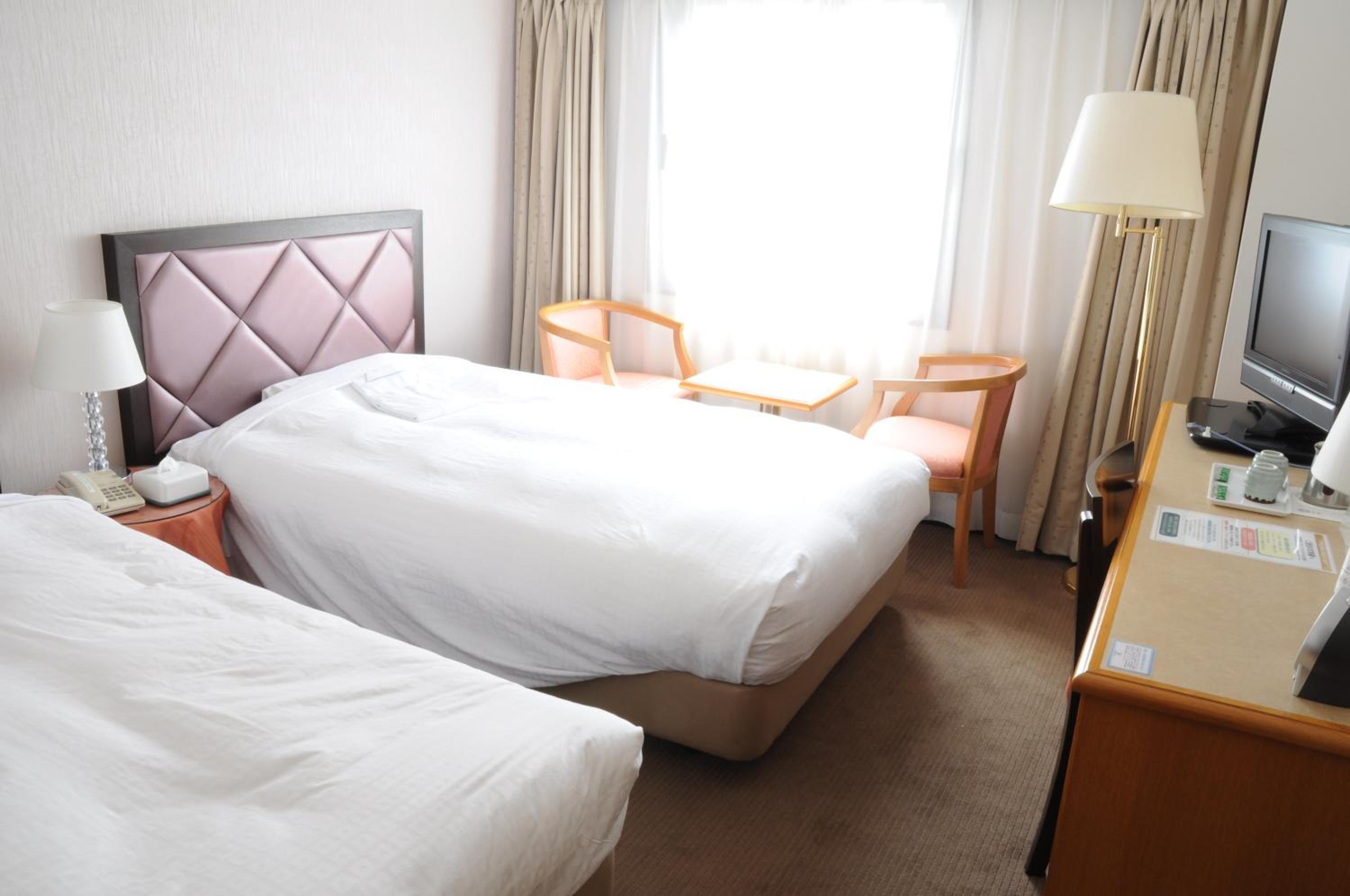Twin Room - Non-Smoking photo 1
