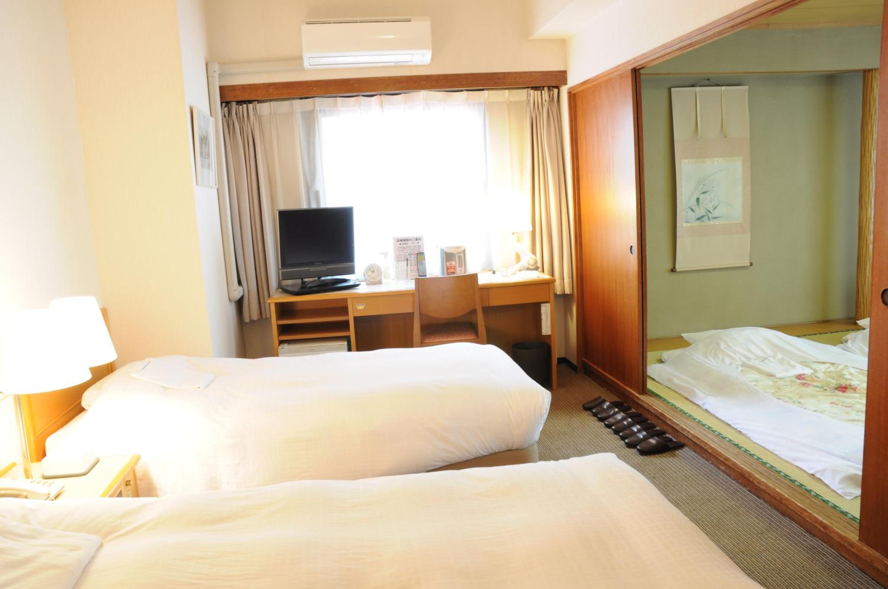 Room with Tatami Area - Smoking photo 3