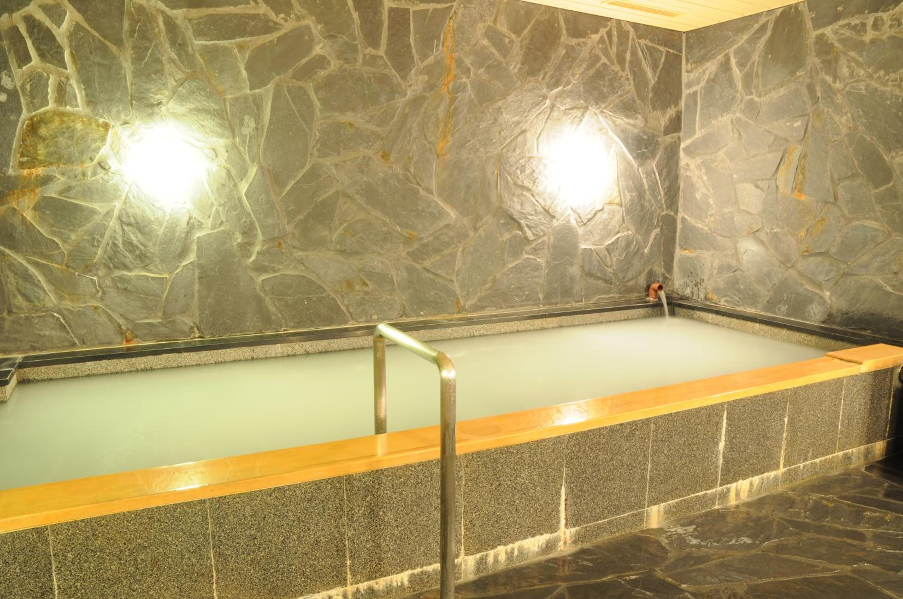 Twin Room - Non-Smoking photo 3