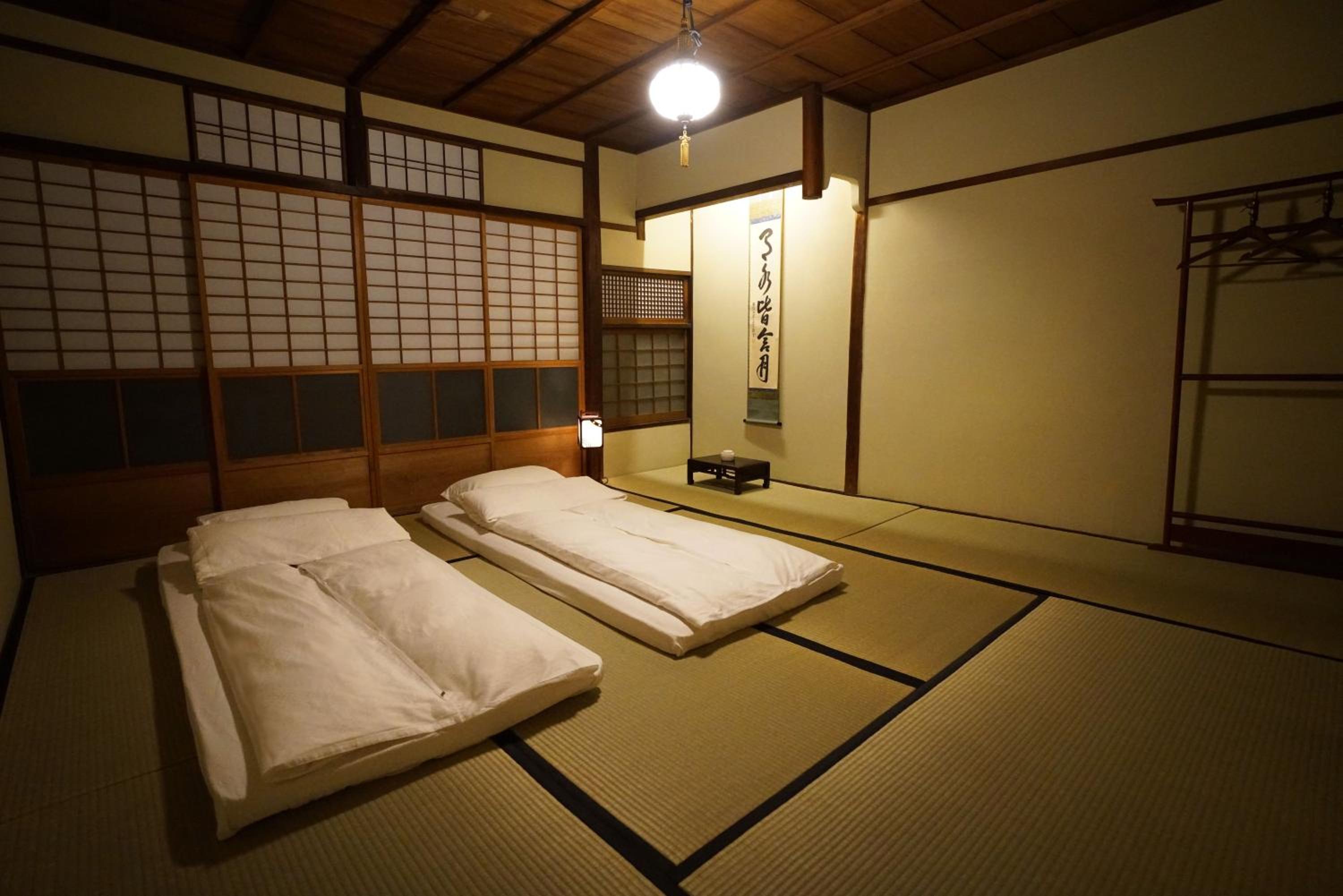 带共用浴室和共用厕所的日式标准间