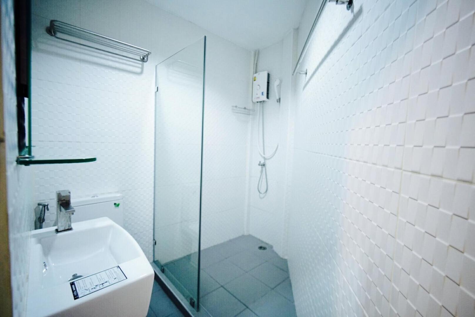 Standard Twin Room with Shared Bathroom photo 1