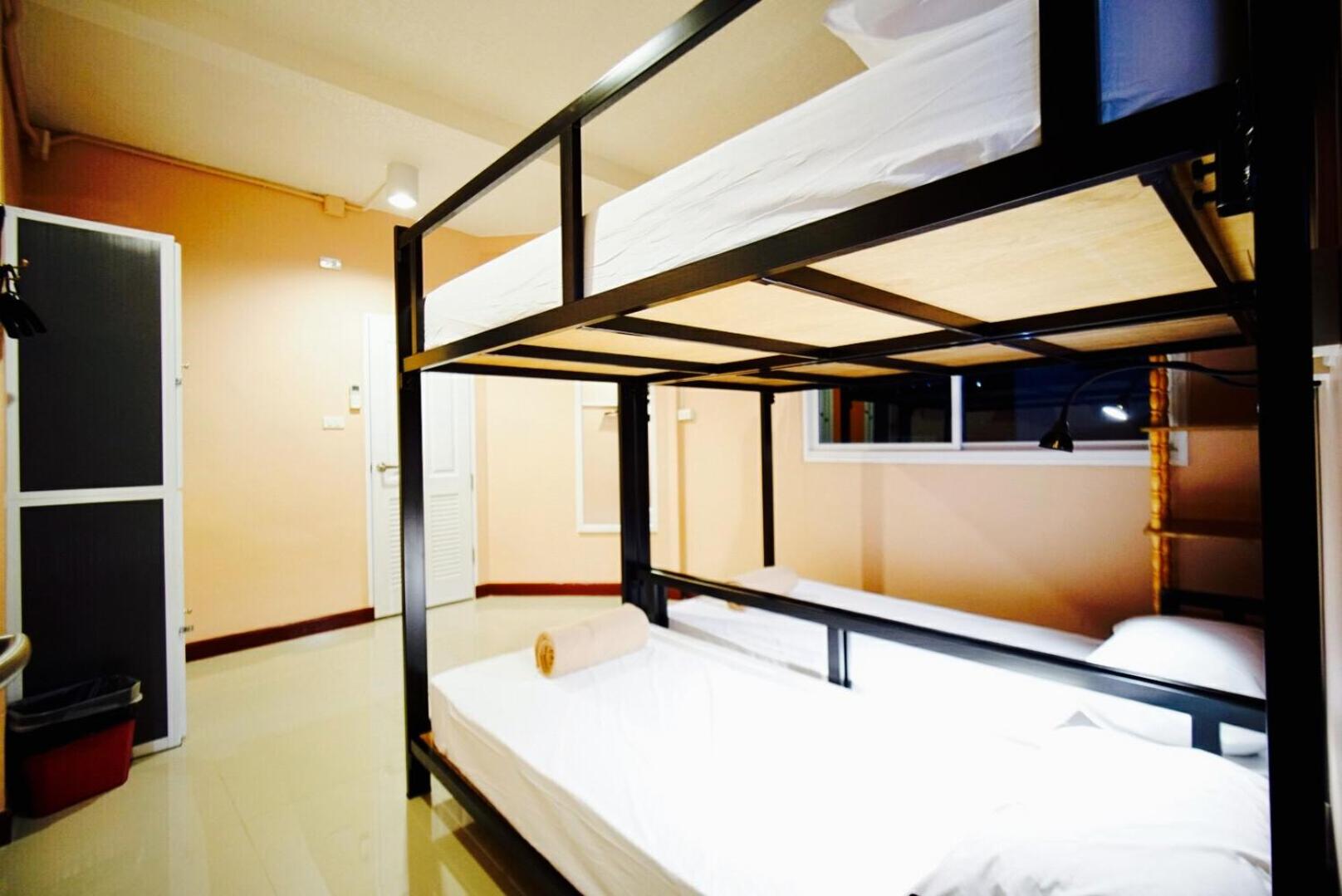 Standard Twin Room with Shared Bathroom photo 3