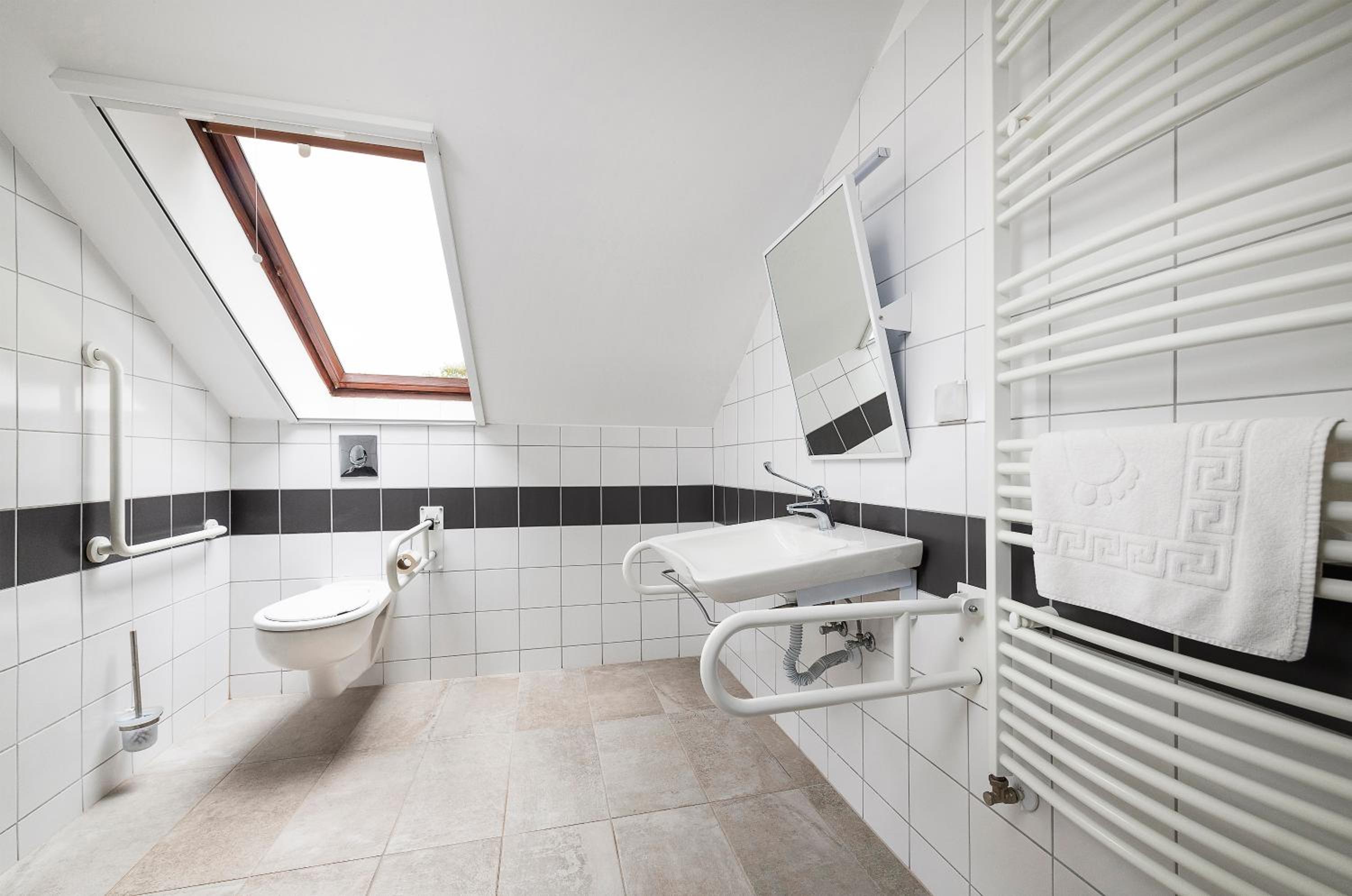 Double Room - Disability Access photo 2