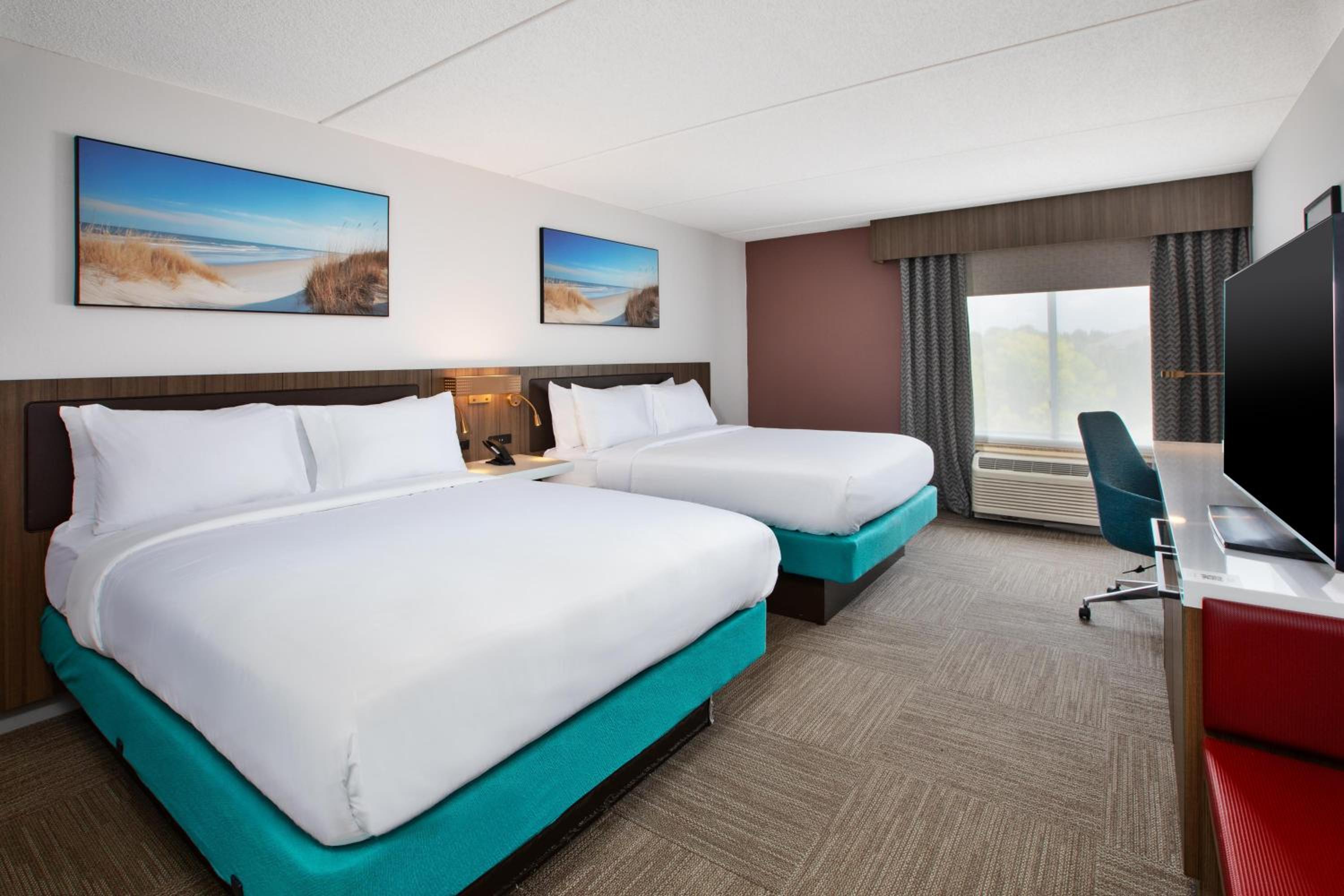 Queen Room with Two Queen Beds - Non-Smoking - Photo 1