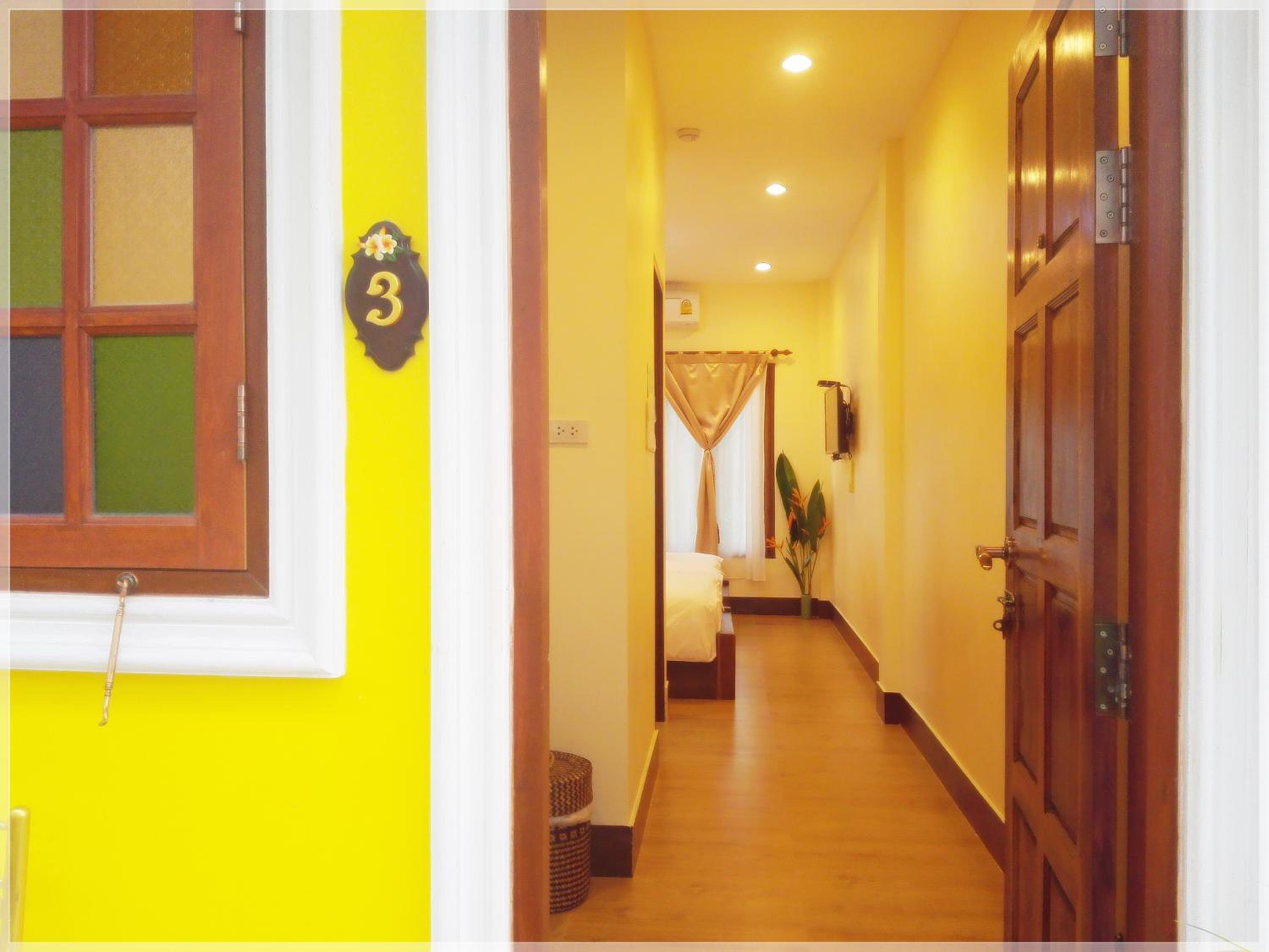 Standard Twin Room - Photo 4
