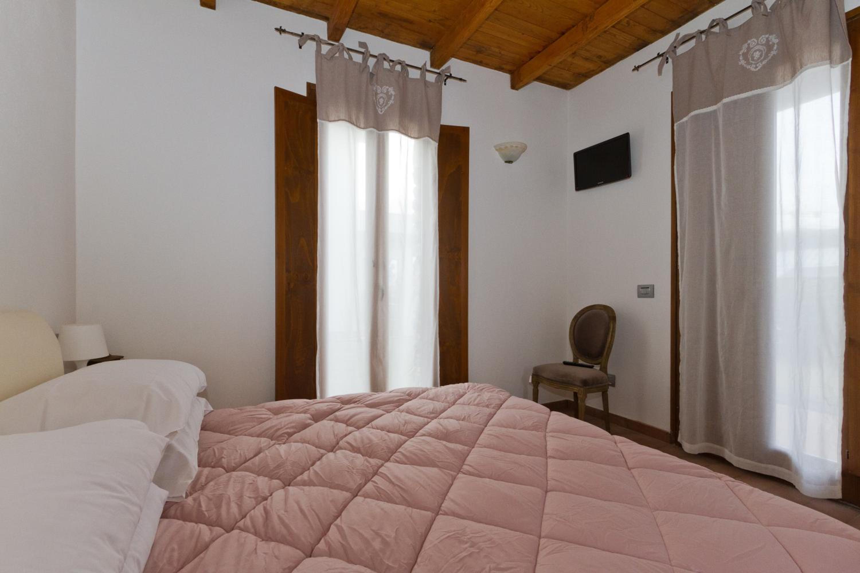 Double or Twin Room - Photo 16