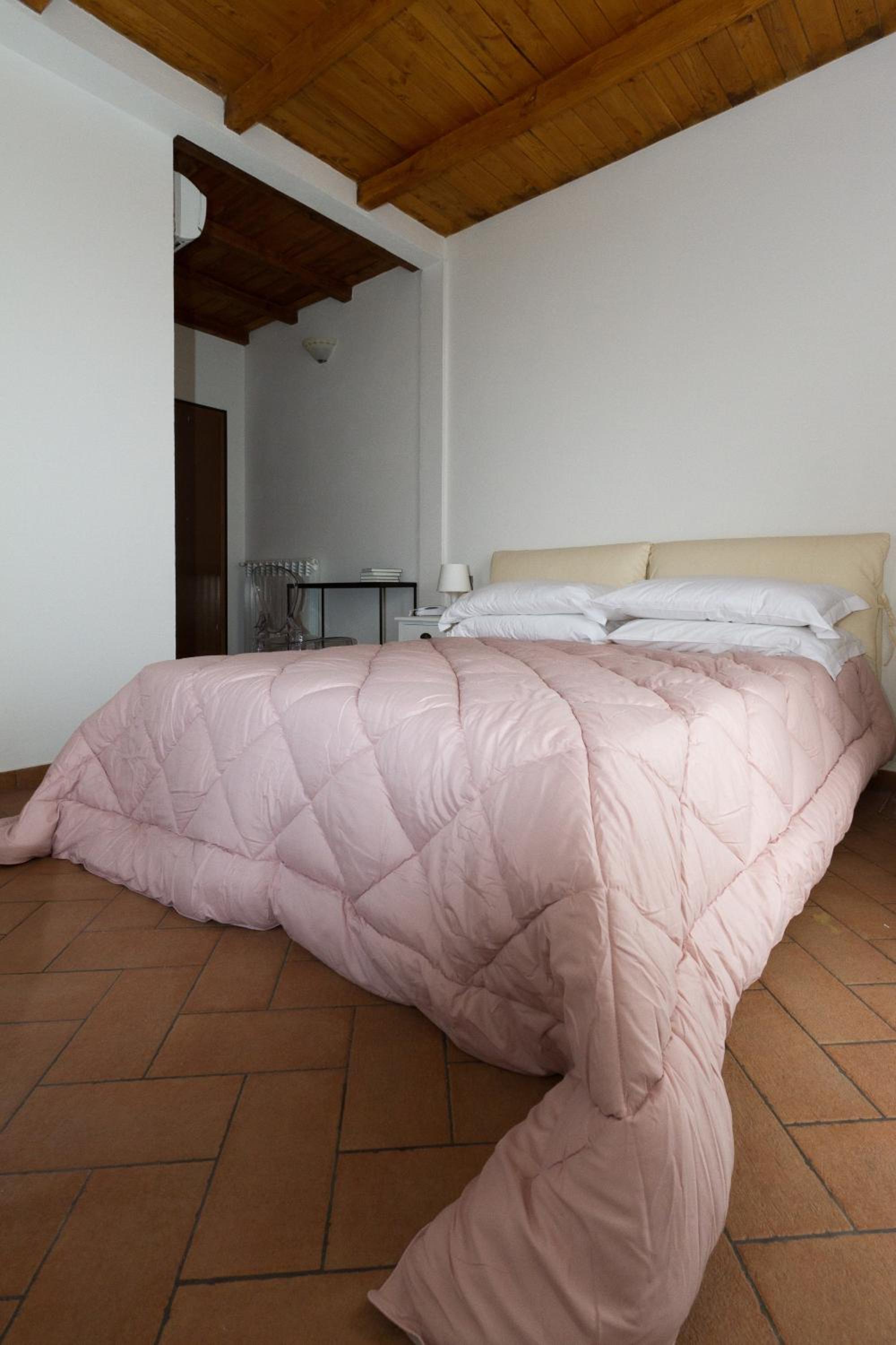 Double or Twin Room - Photo 15