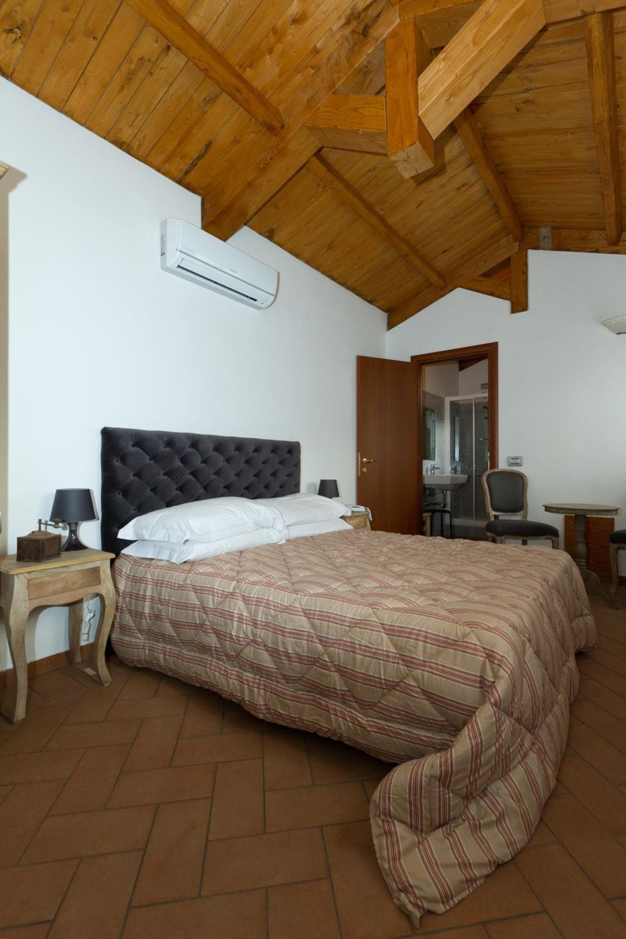 Double or Twin Room - Photo 14