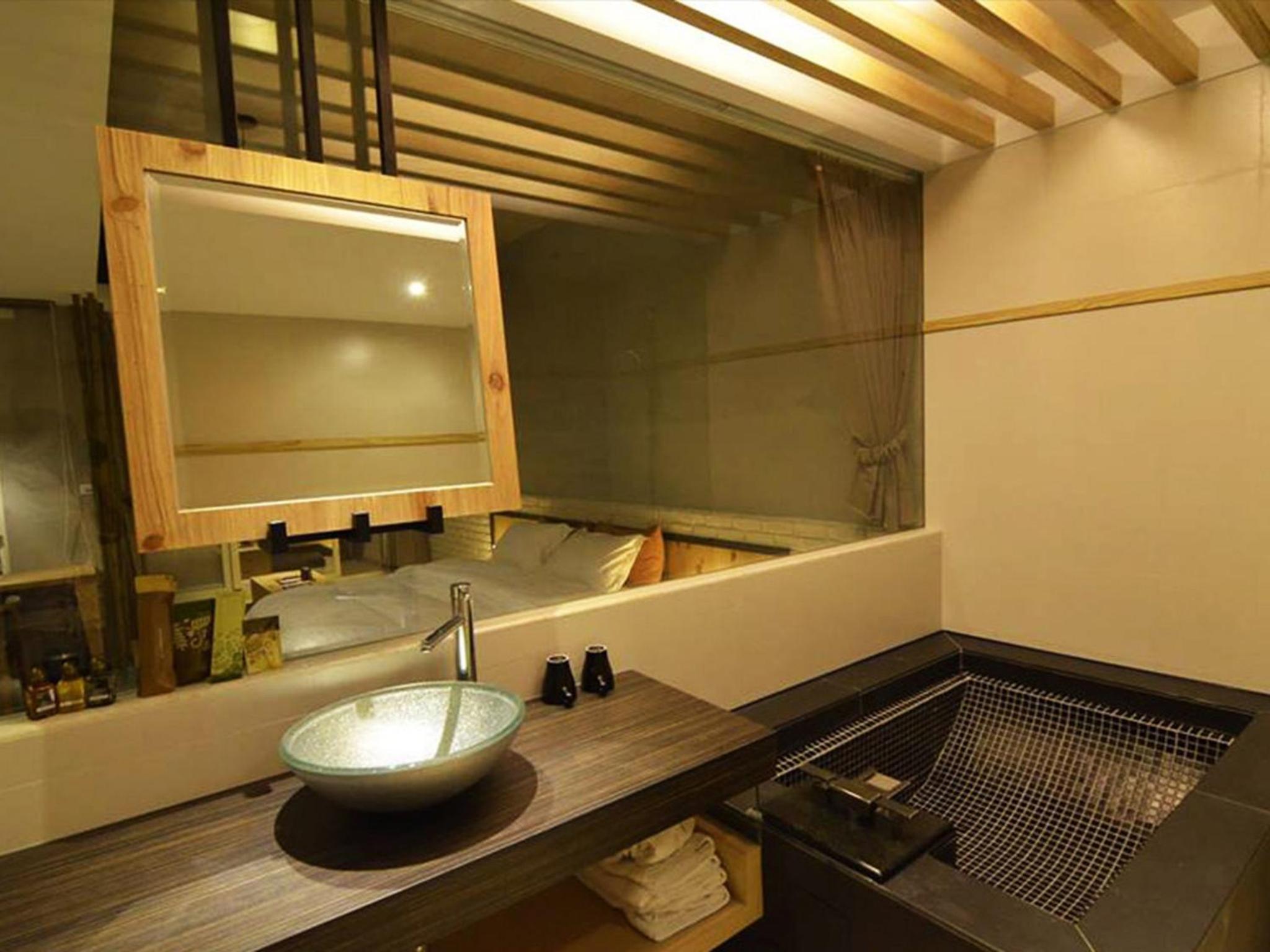 Deluxe Double Room with Bath photo 3