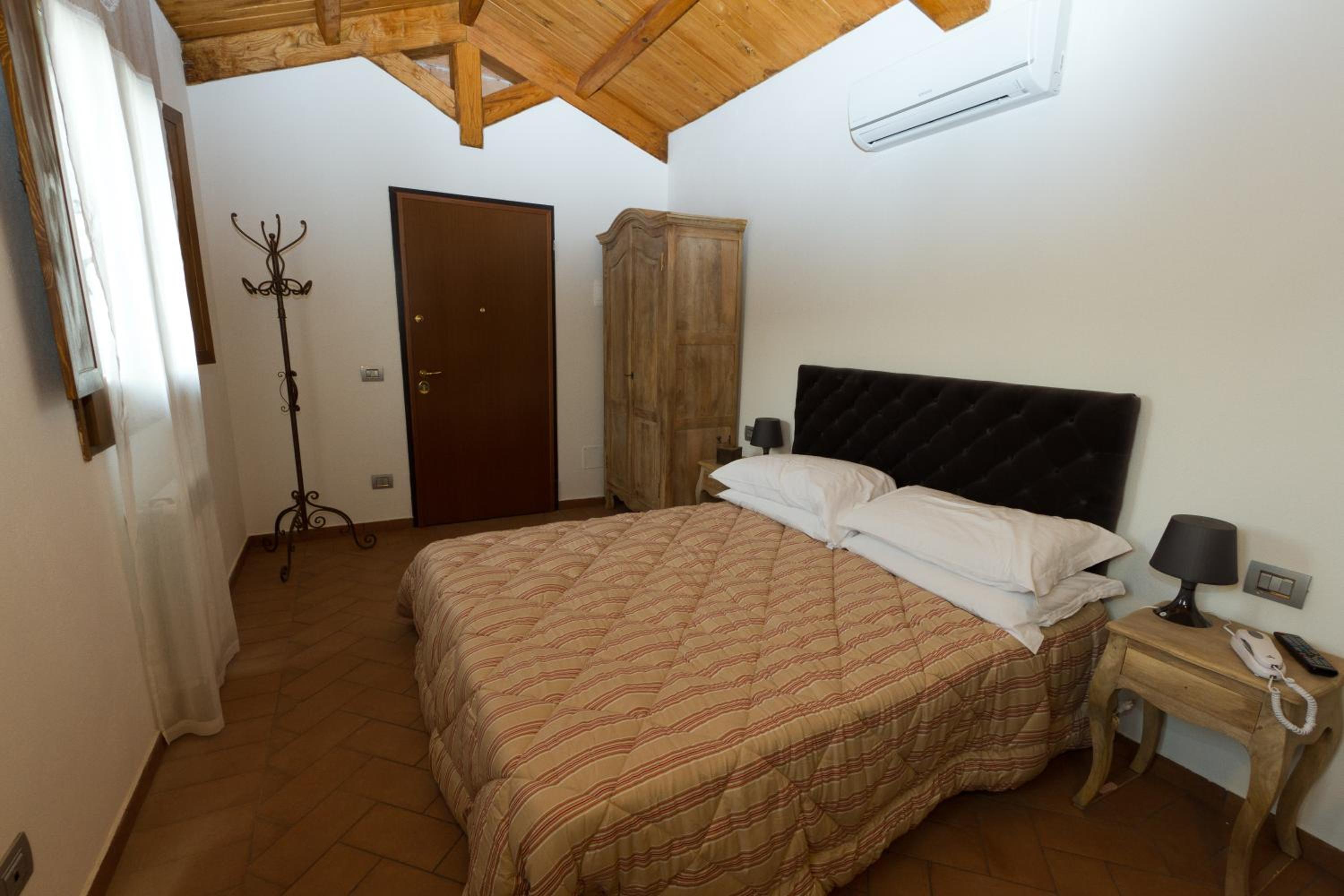 Double or Twin Room - Photo 12