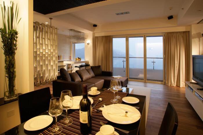 Deluxe King Suite