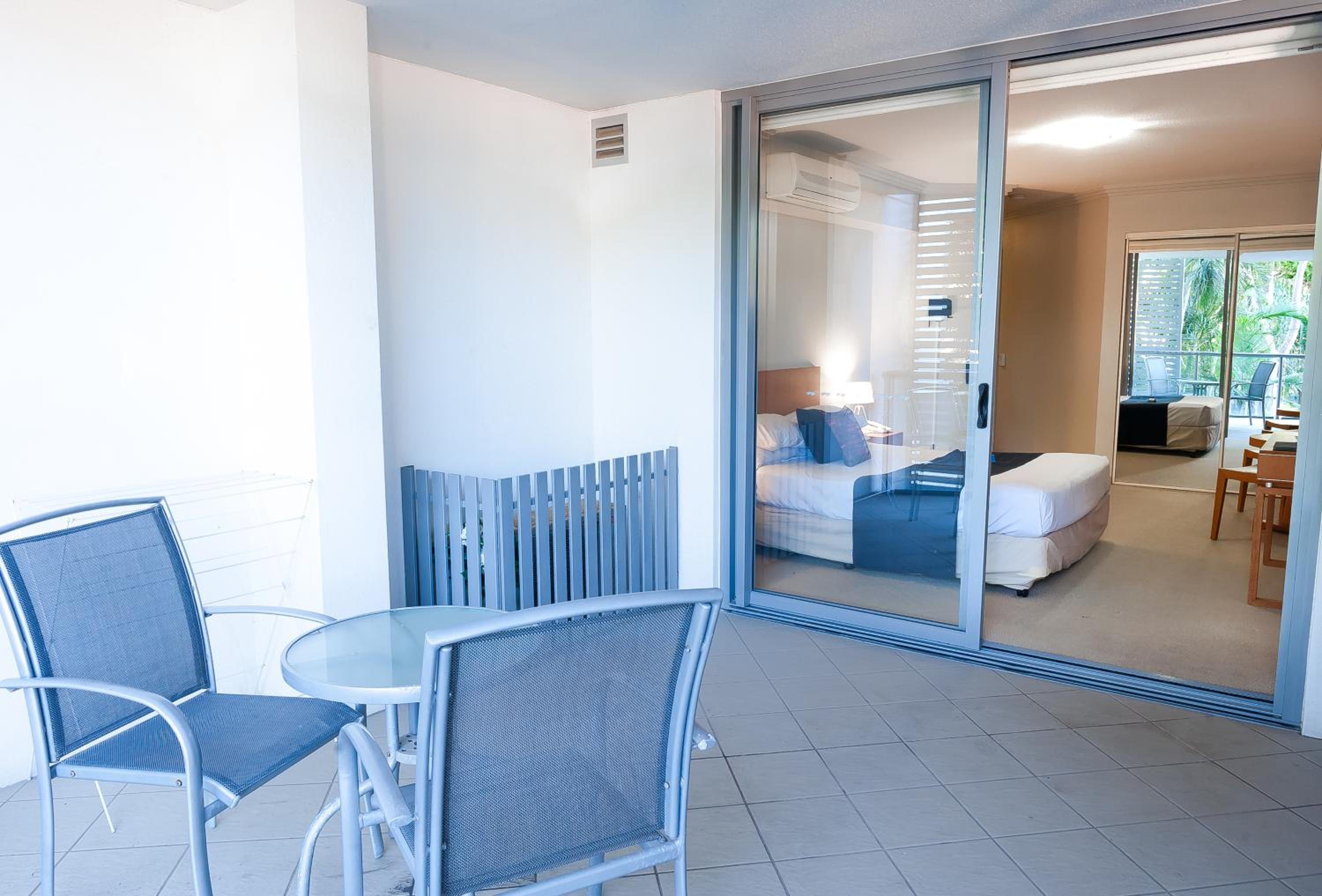 Studio with Balcony - Photo 7