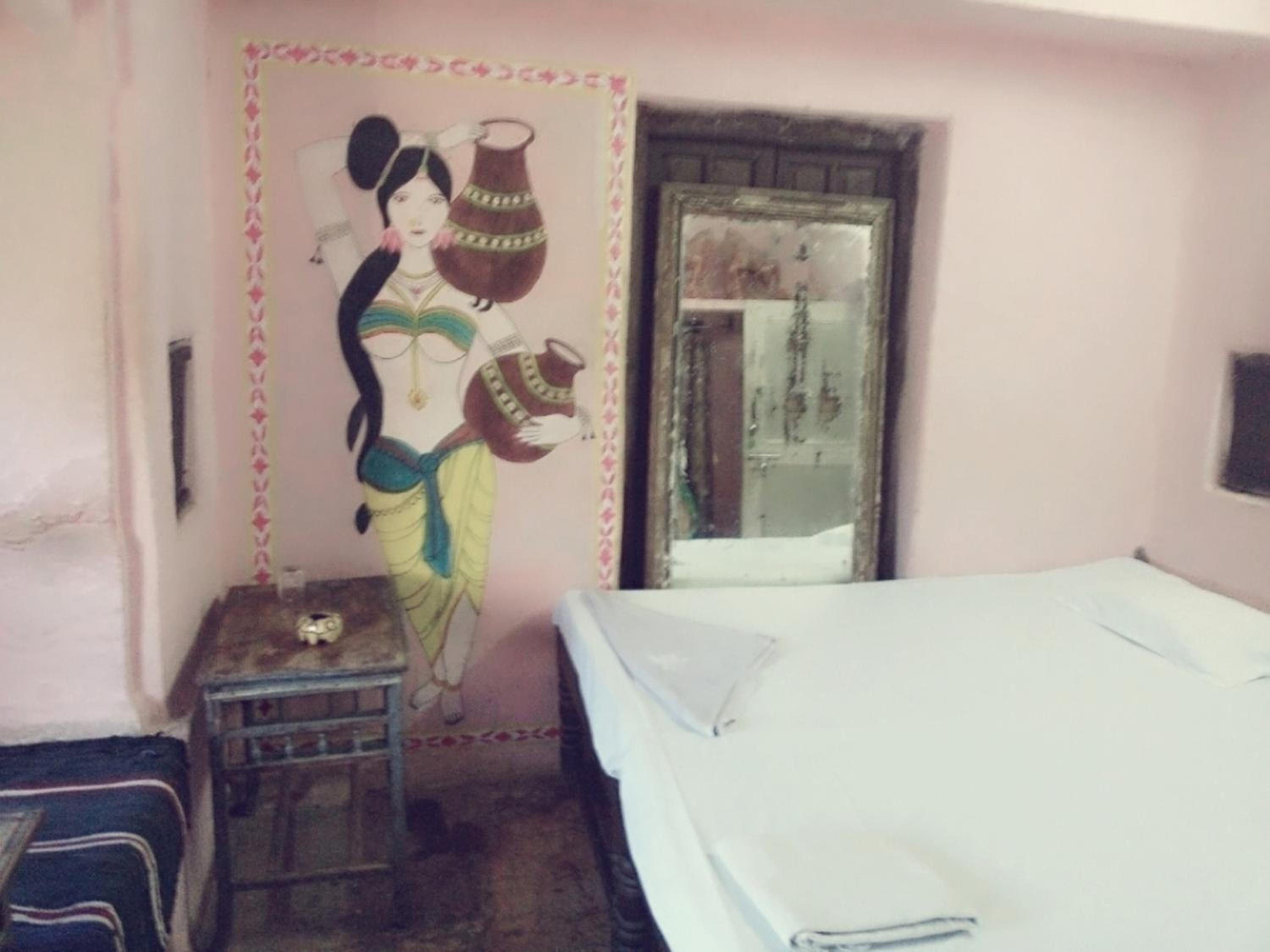 Double Room with Shared Bathroom photo 2