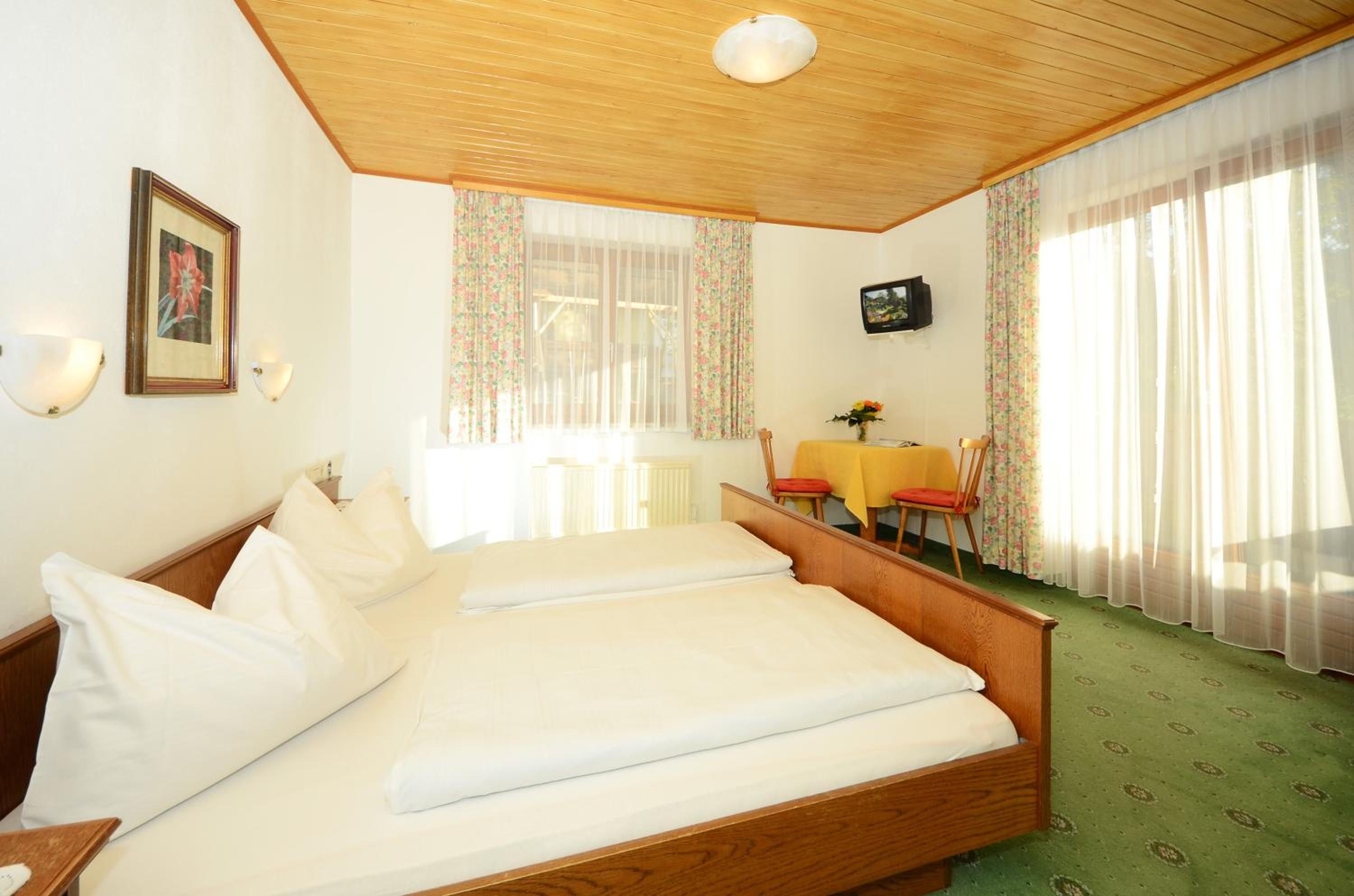 Double Room - Photo 5