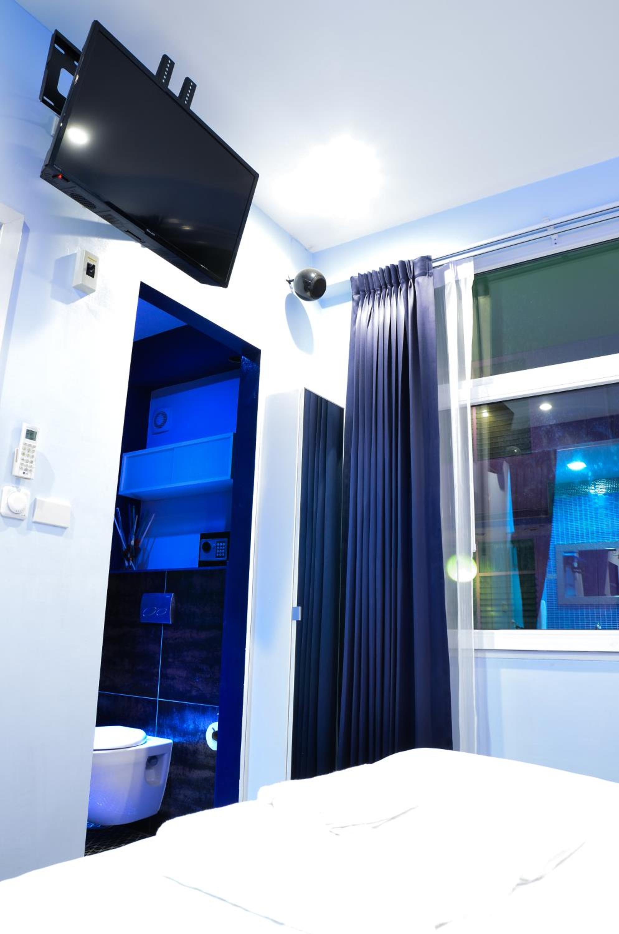 Double Room with Private Bathroom photo 2