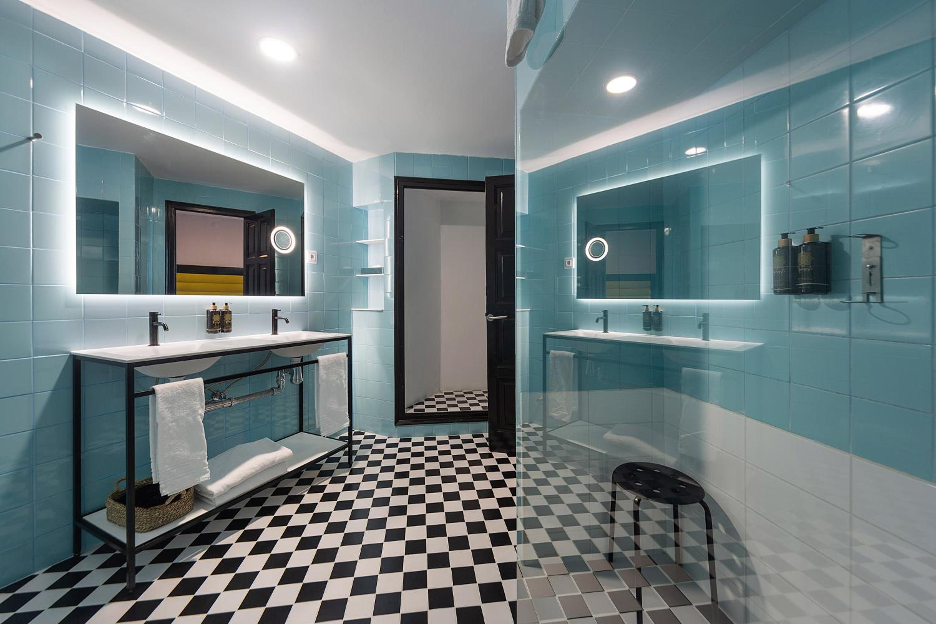 Standard Room with Balcony photo 3