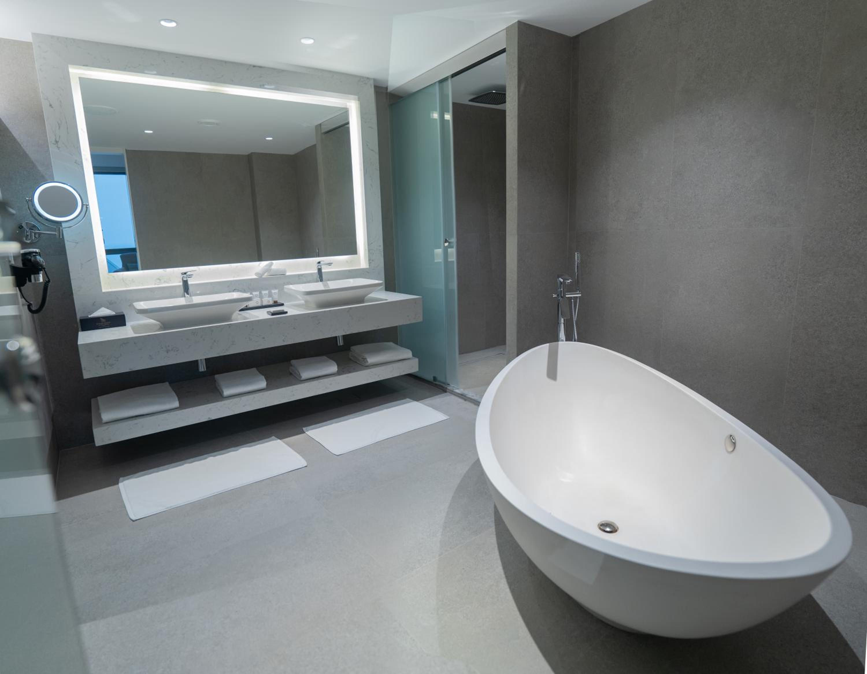 Premium Grand Suite with Symphony Lounge Access