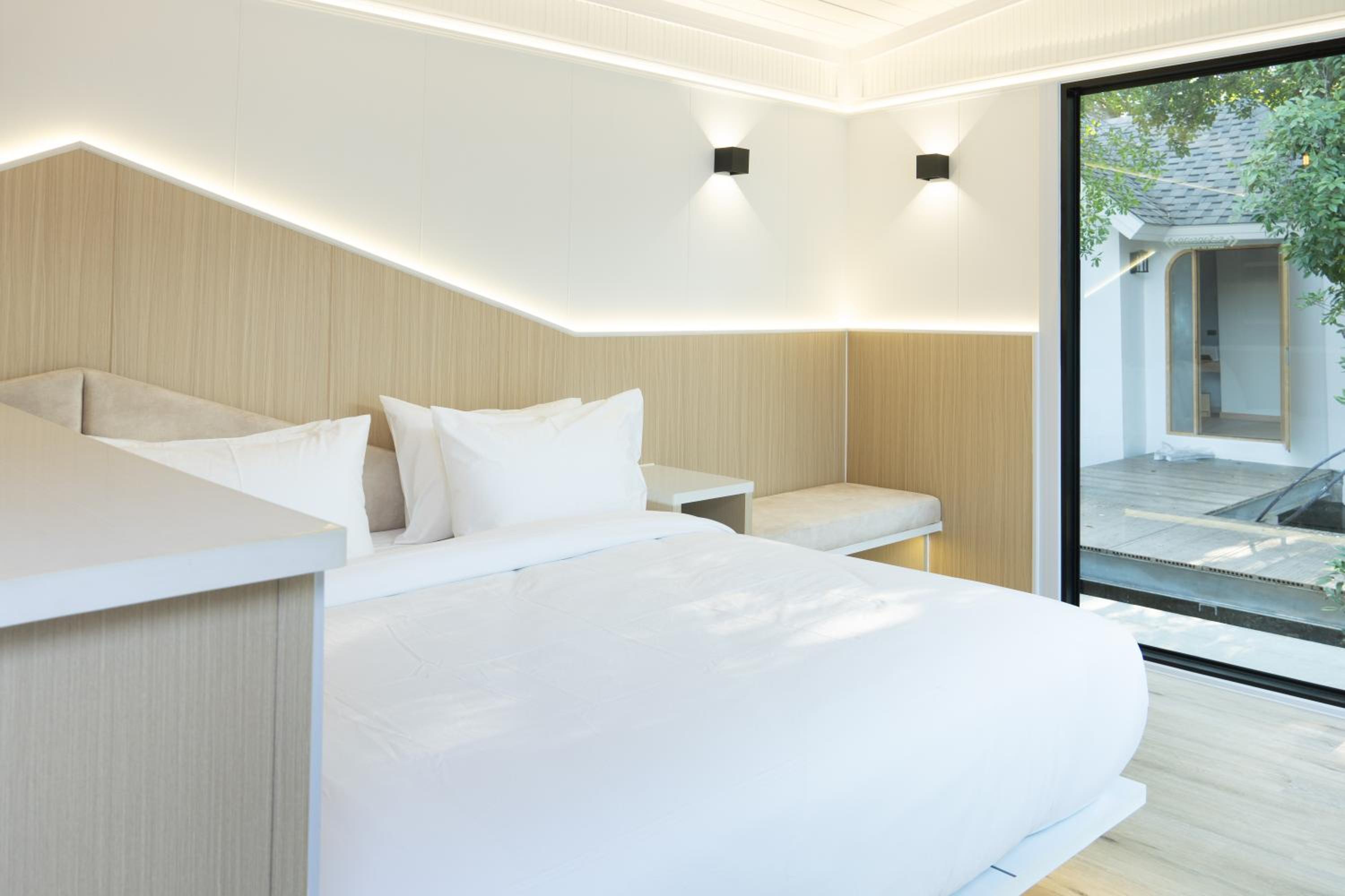 Standard King Room photo 2