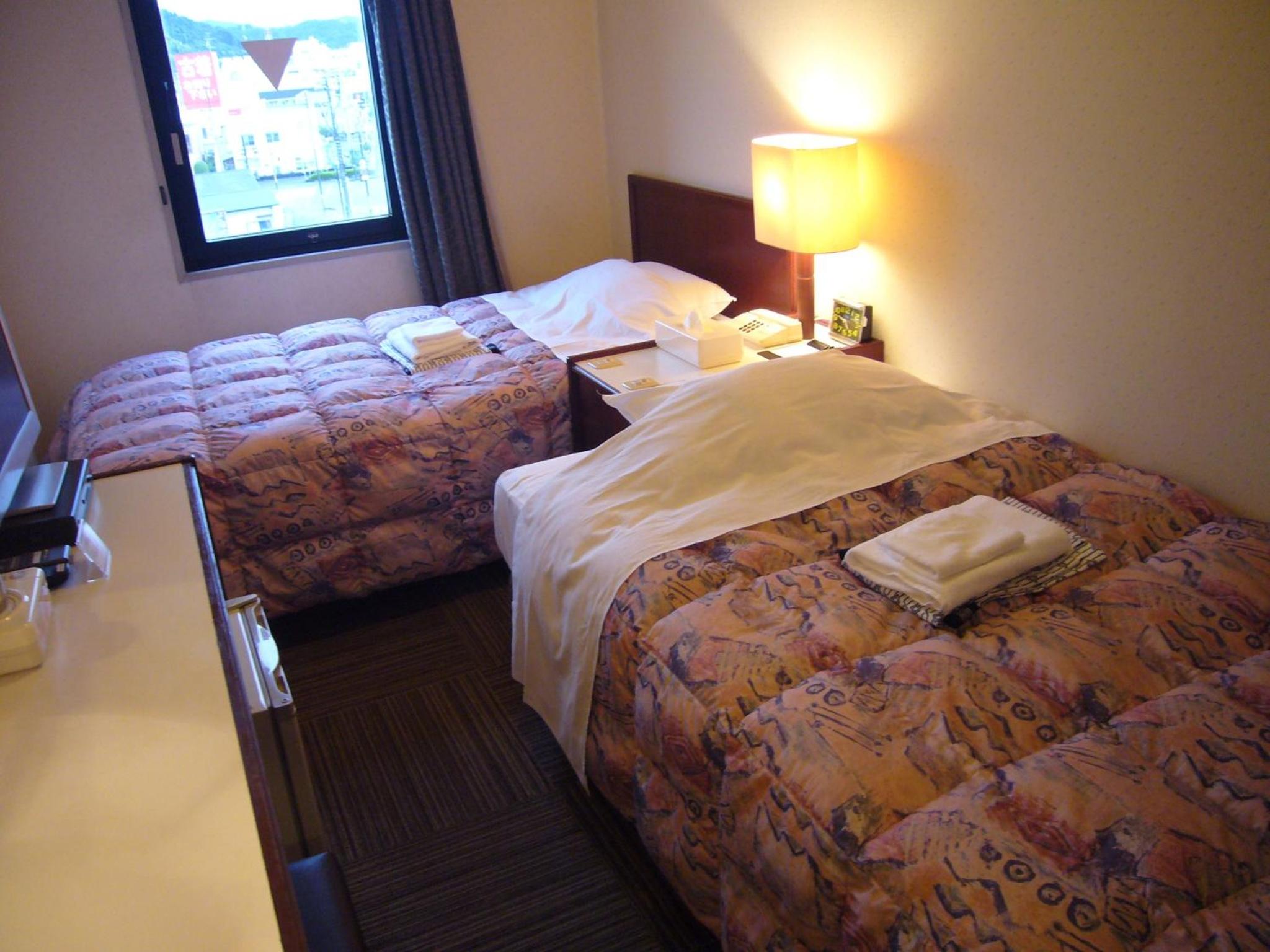Twin Room - Non-Smoking photo 1