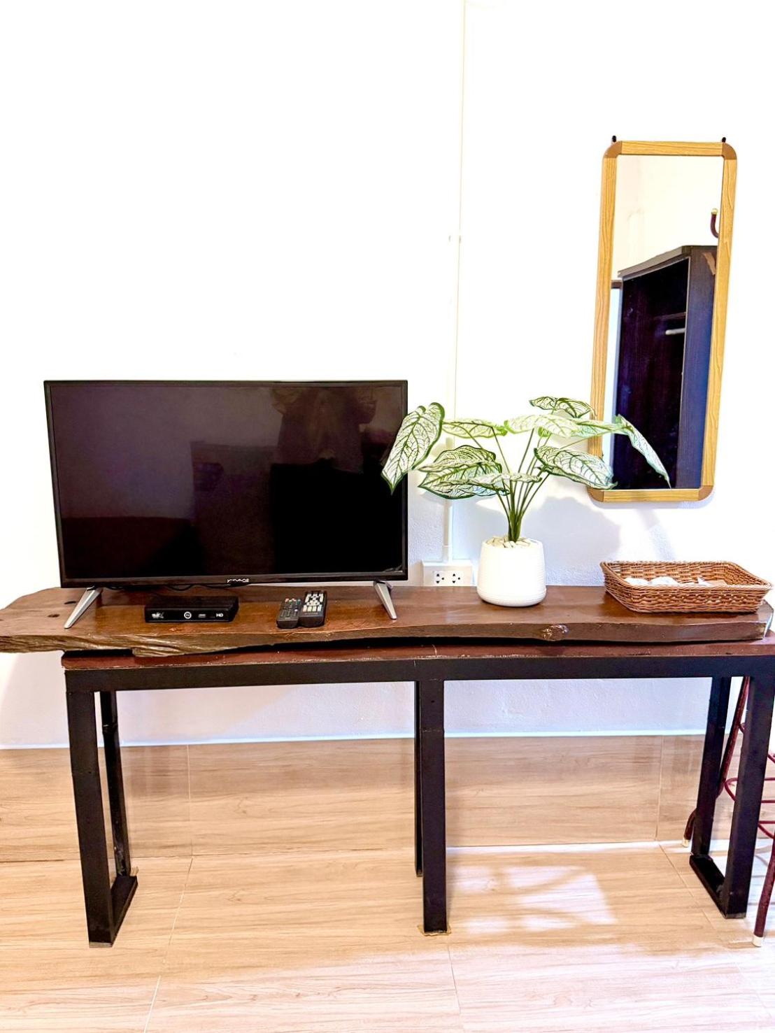 Family Room photo 3