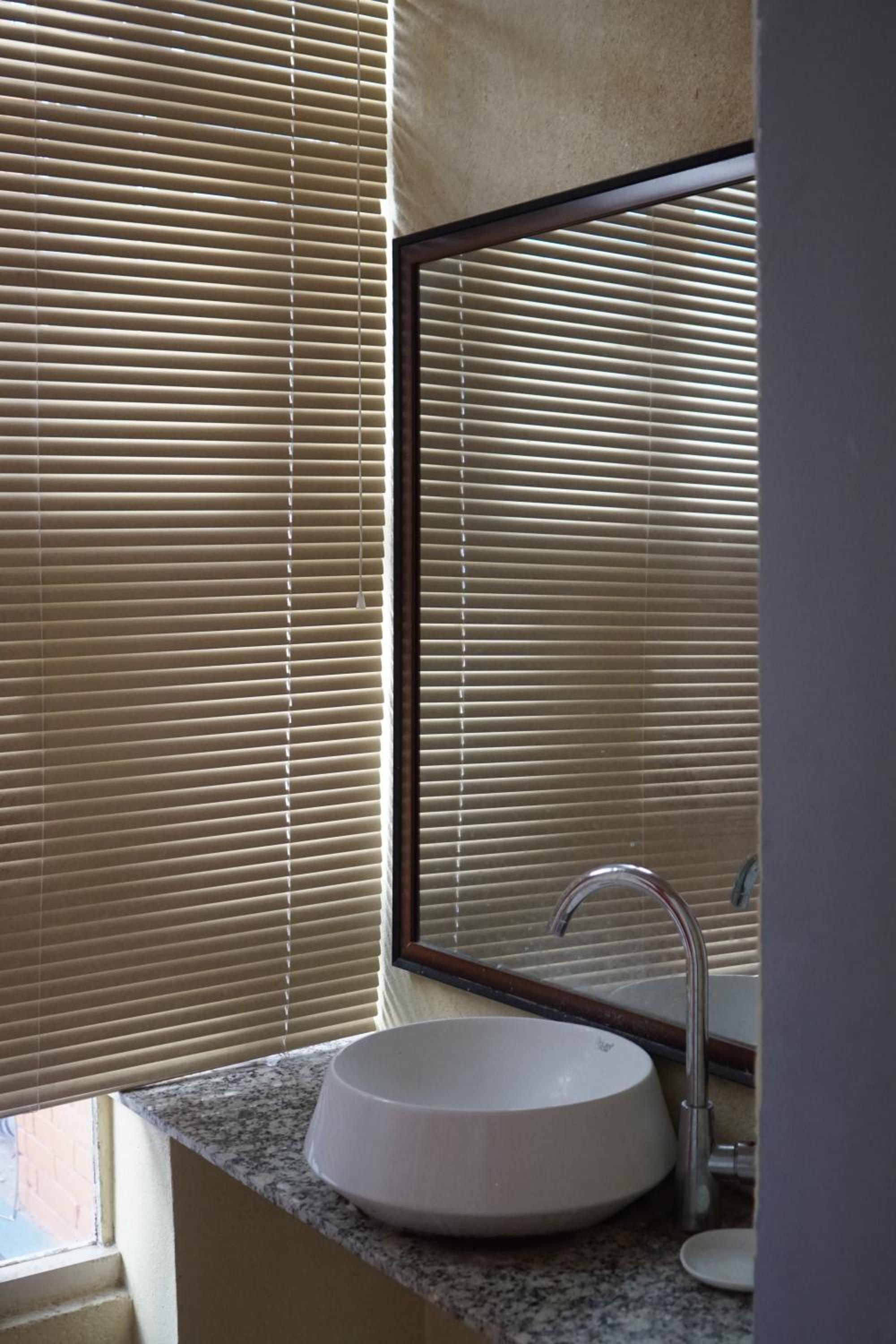 Studio Apartment with King Bed photo 3