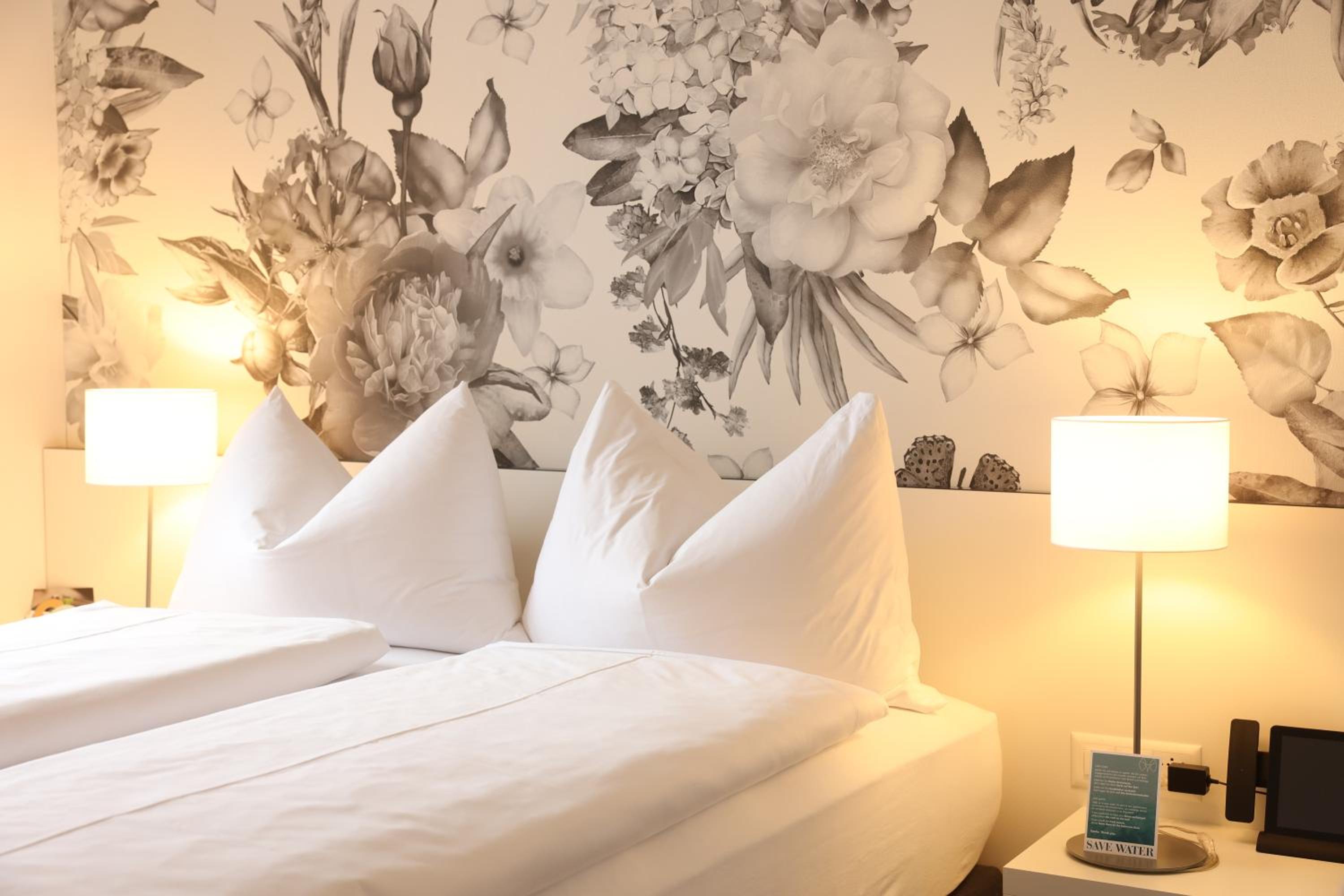Junior Suite with Side Lake View