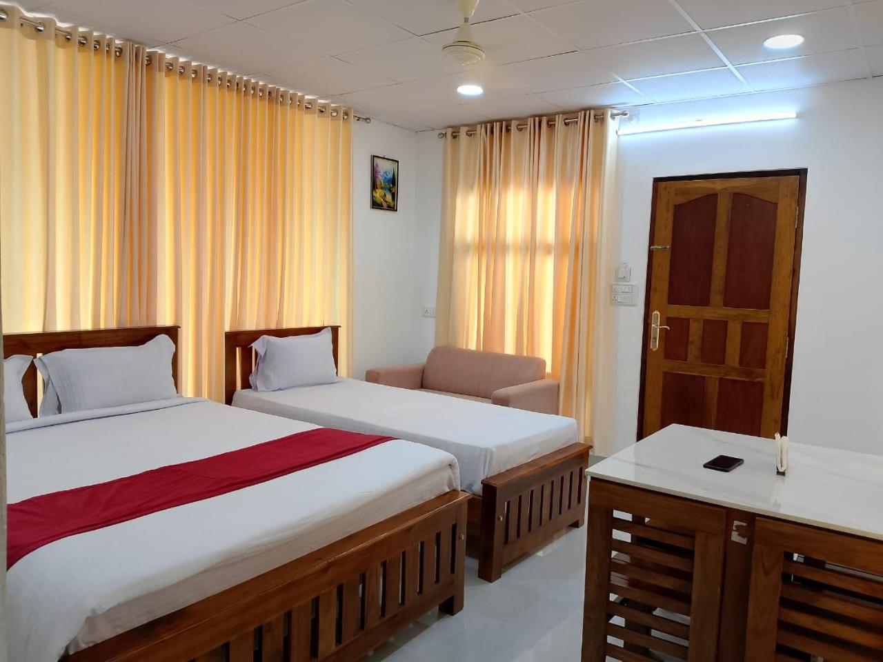 King Suite with Pool View