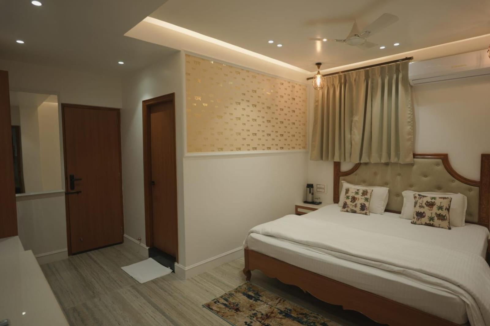 Deluxe King Room