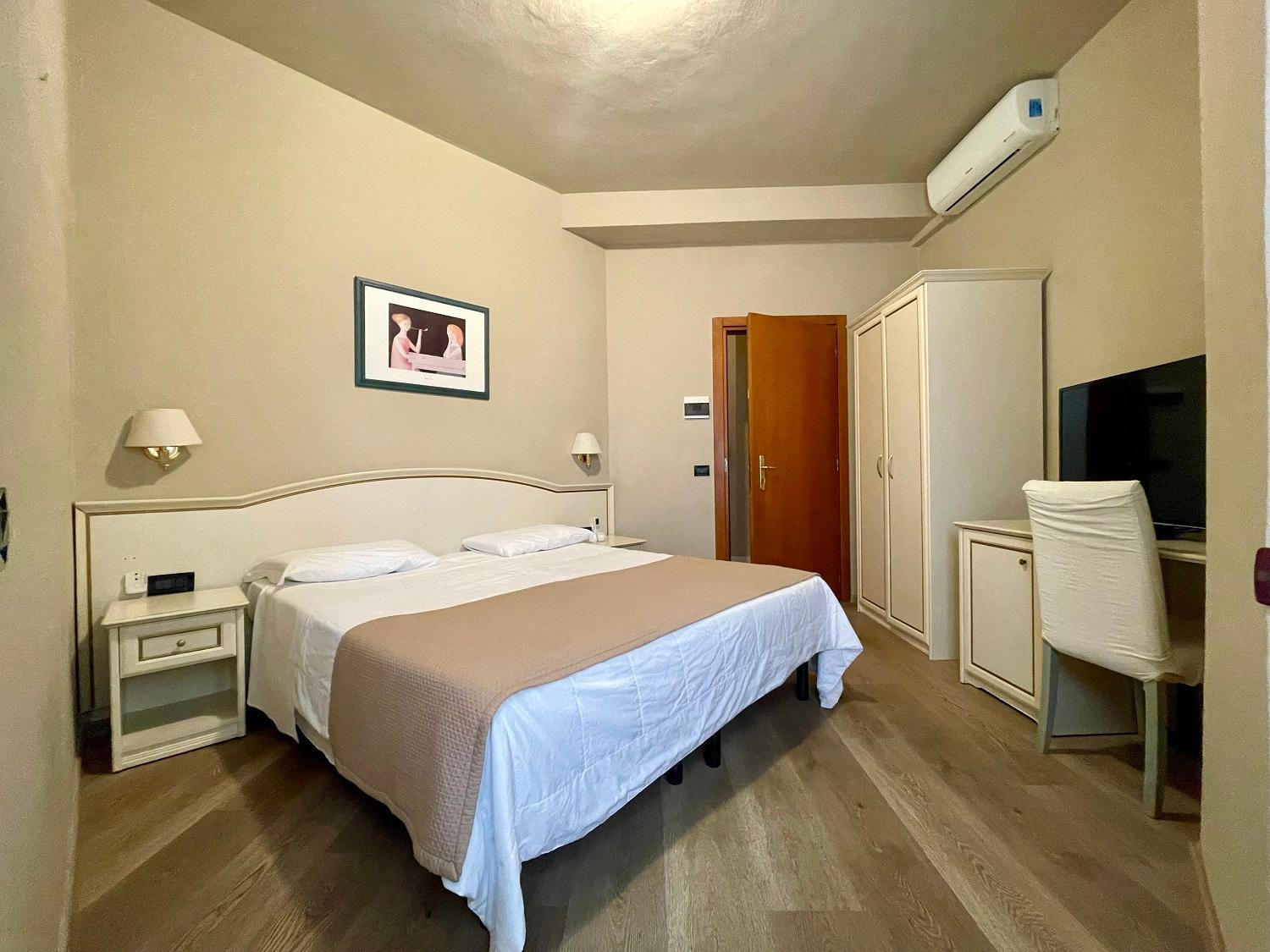 Superior Double Room with Sea View - Photo 3