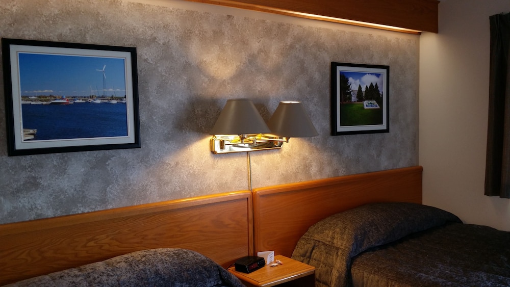 Standard Room, 2 Double Beds (No Pets) photo 3