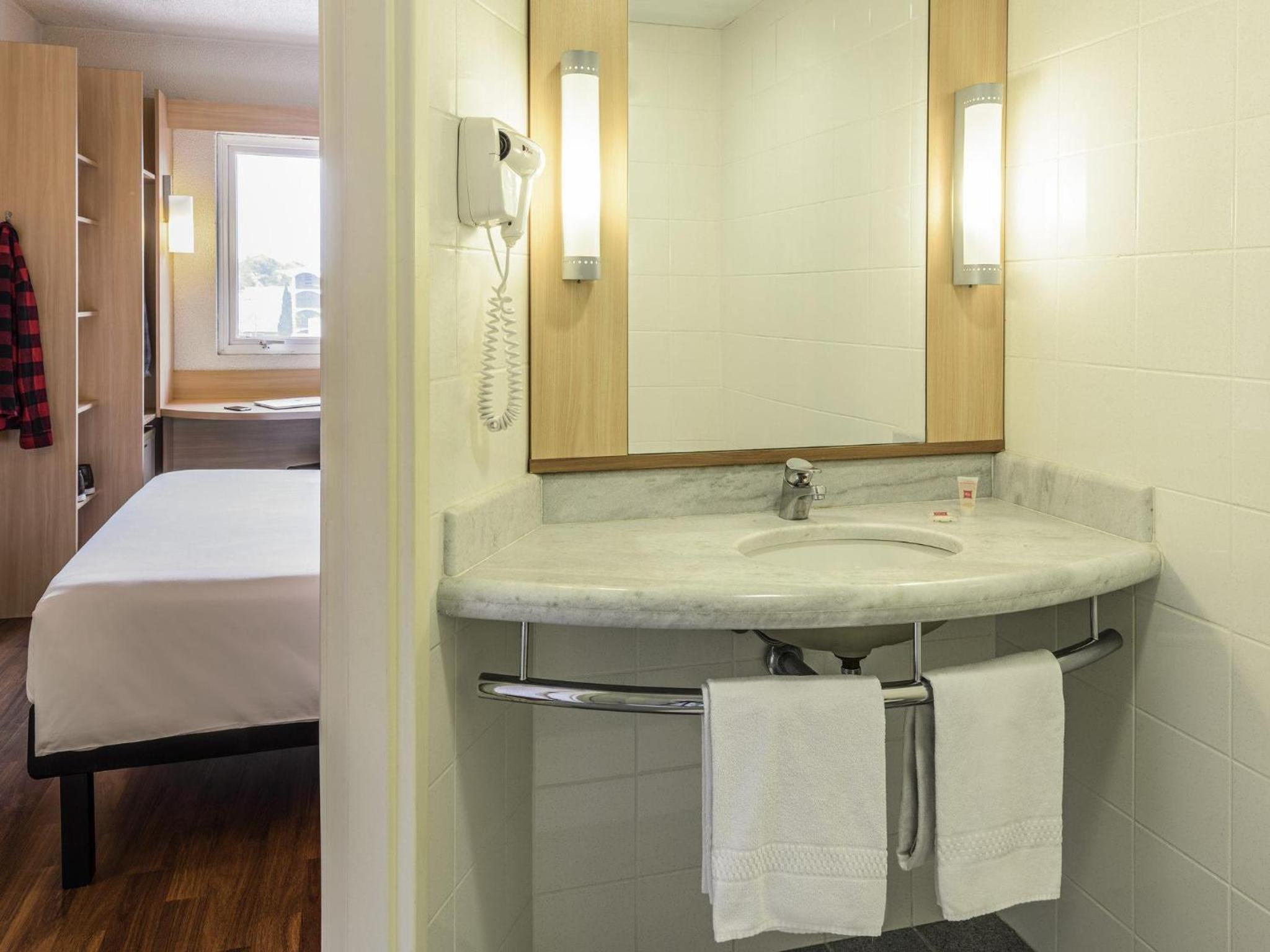 Standard Double Room and an Extra Bed for children photo 3